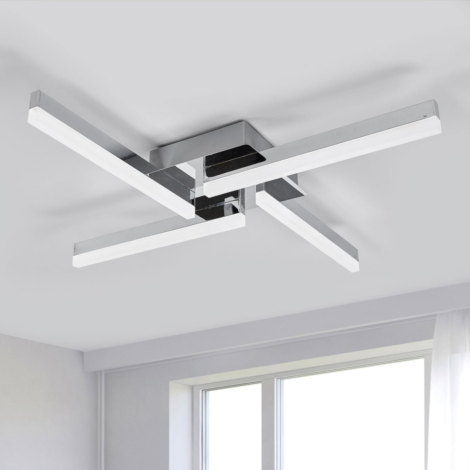 Detalj av LED taklampe Patrik 4-lys krom IP44 59 cm