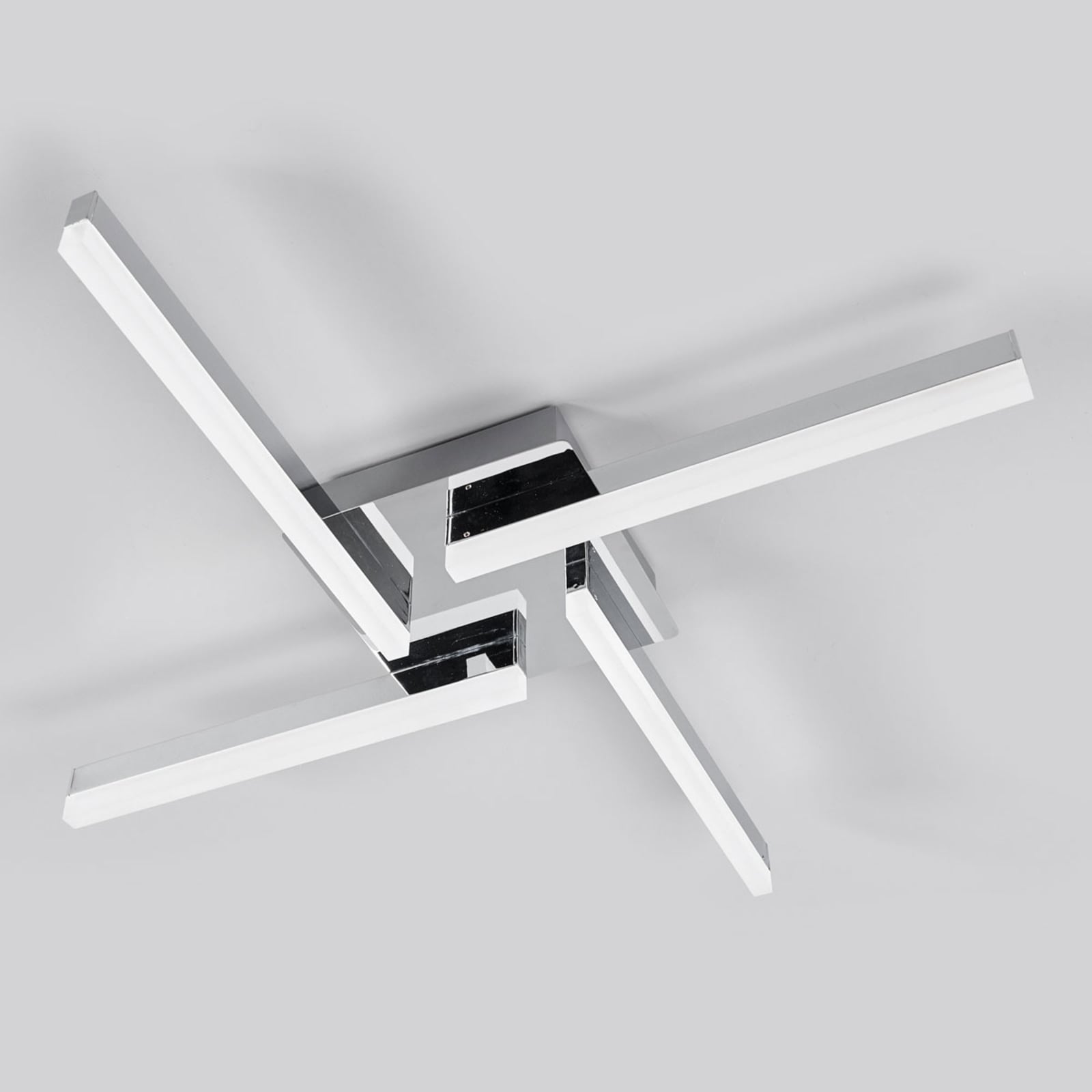 Nærbilde av LED taklampe Patrik 4-lys krom IP44 59 cm