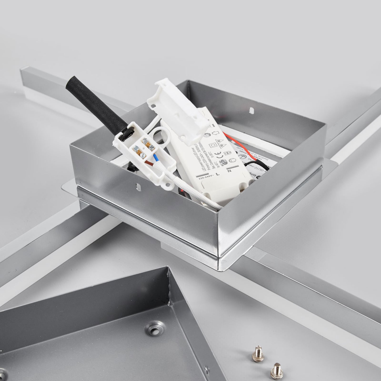 LED taklampe Patrik 4-lys krom IP44 59 cm sett fra siden