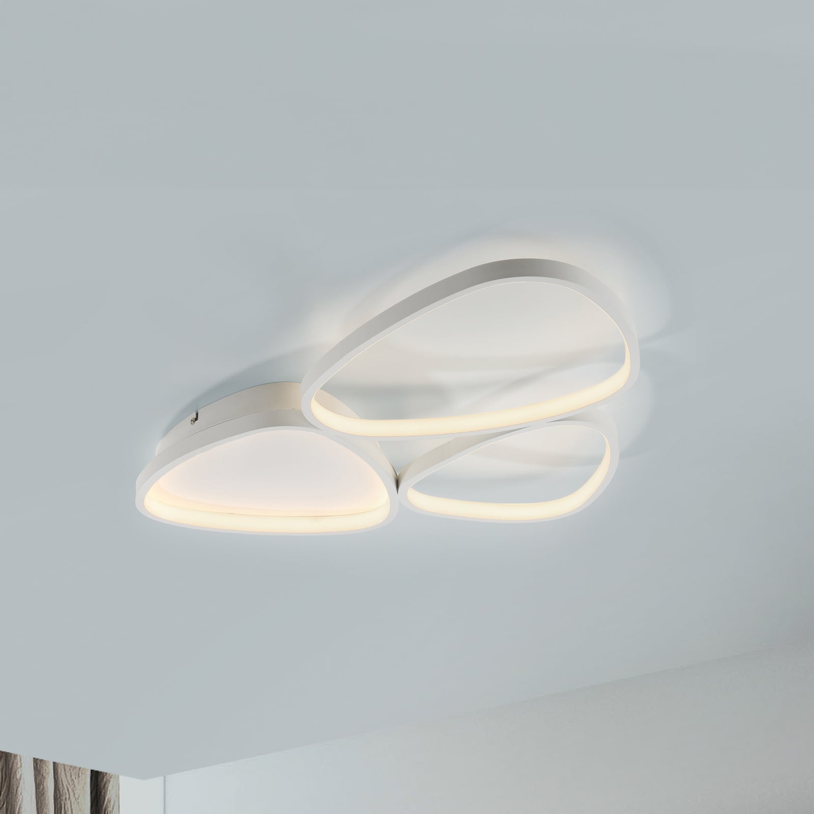 LED taklampe Pebbles dimbar hvit 69x46 cm 28W forfra