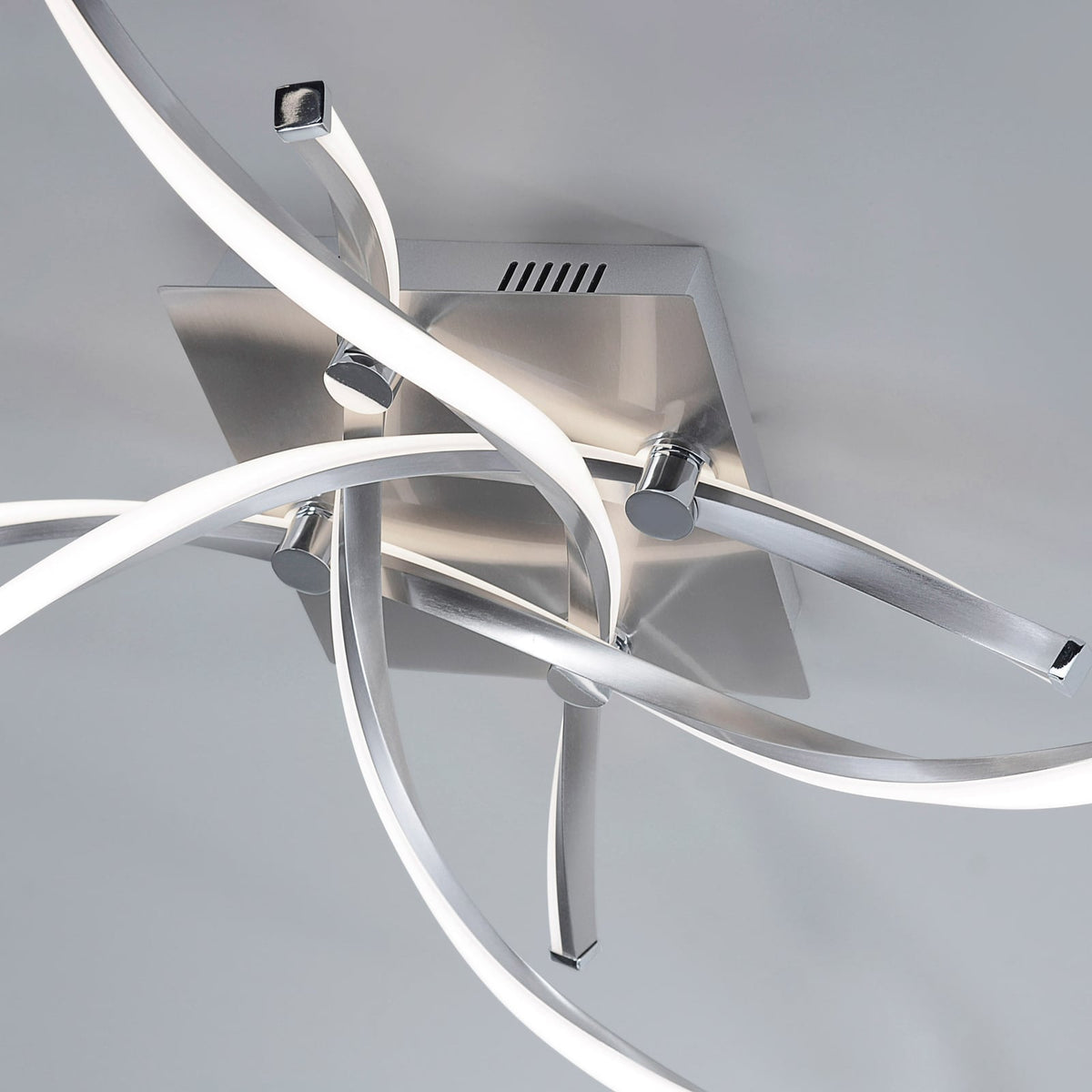 LED taklampe Polina 4-lys dimbar sølv 78 cm nærbilde av LED-lys