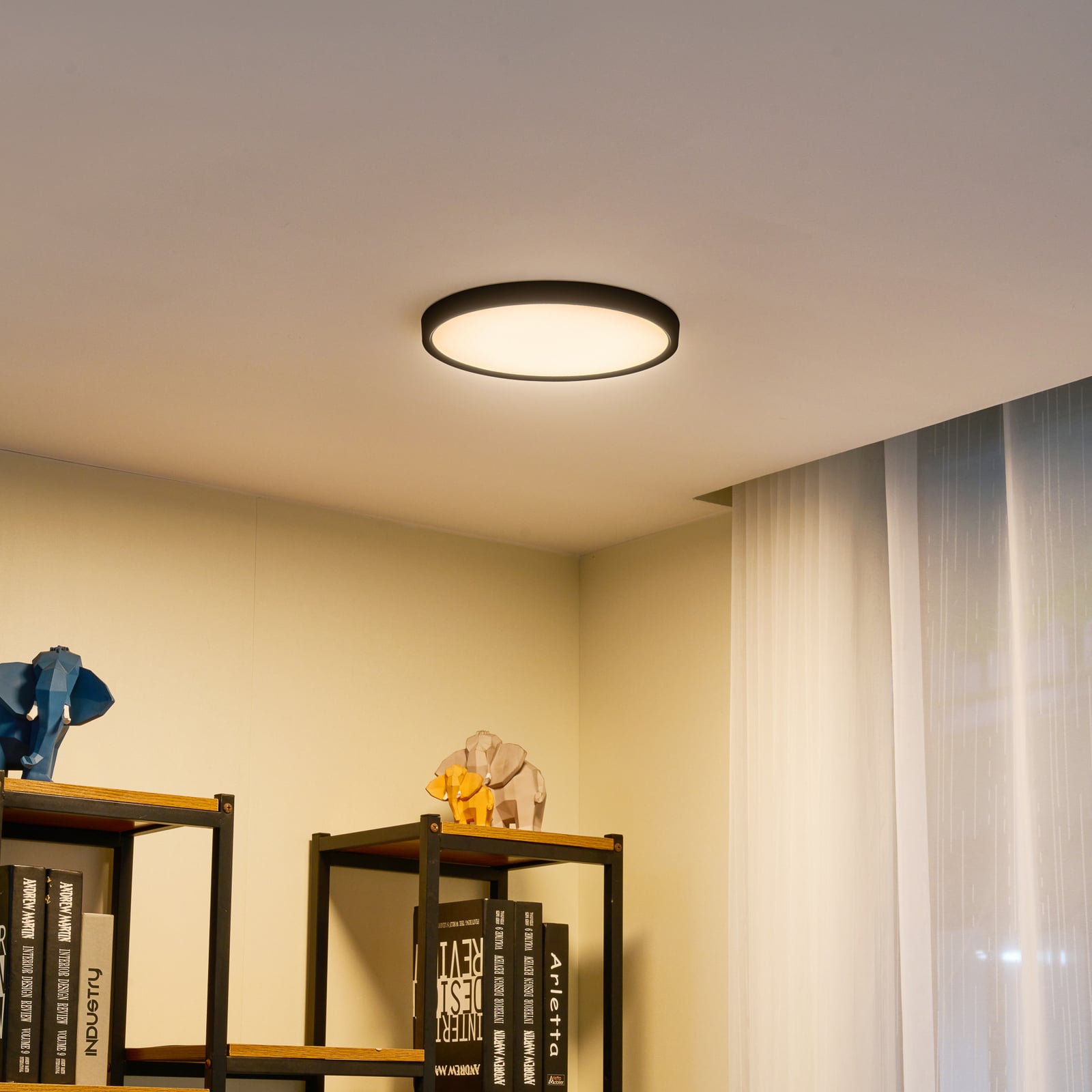 LED taklampe Pravin CCT svart Ø30 cm forfra