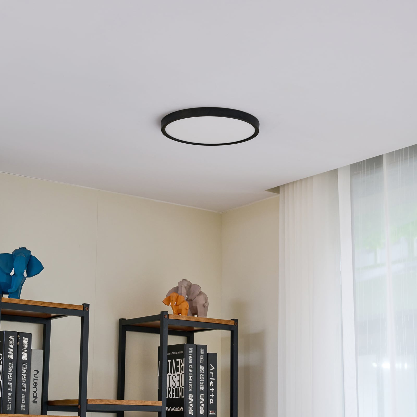 LED taklampe Pravin CCT svart Ø30 cm bakside