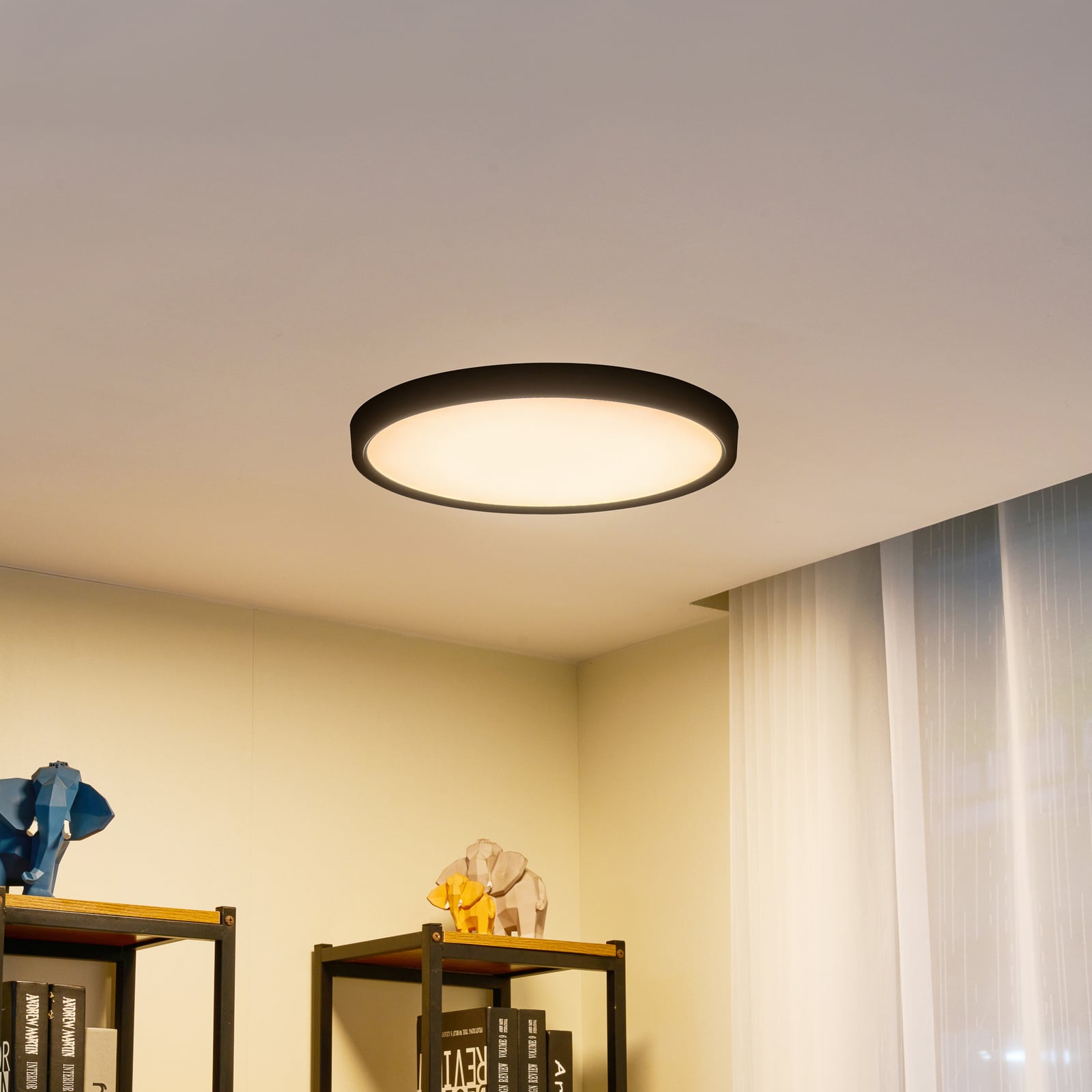 LED taklampe Pravin rund svart Ø50 cm forfra