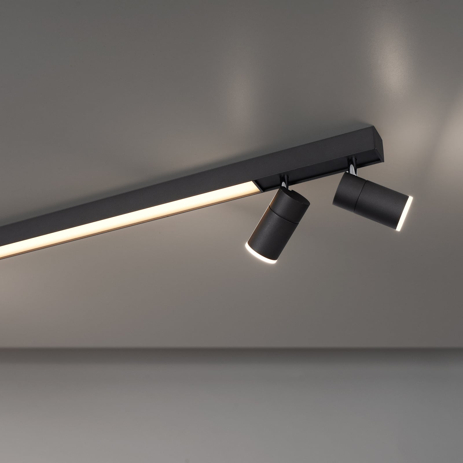 LED taklampe PURE Lines Spot 120 cm dimbar med fjernkontroll fjernkontroll
