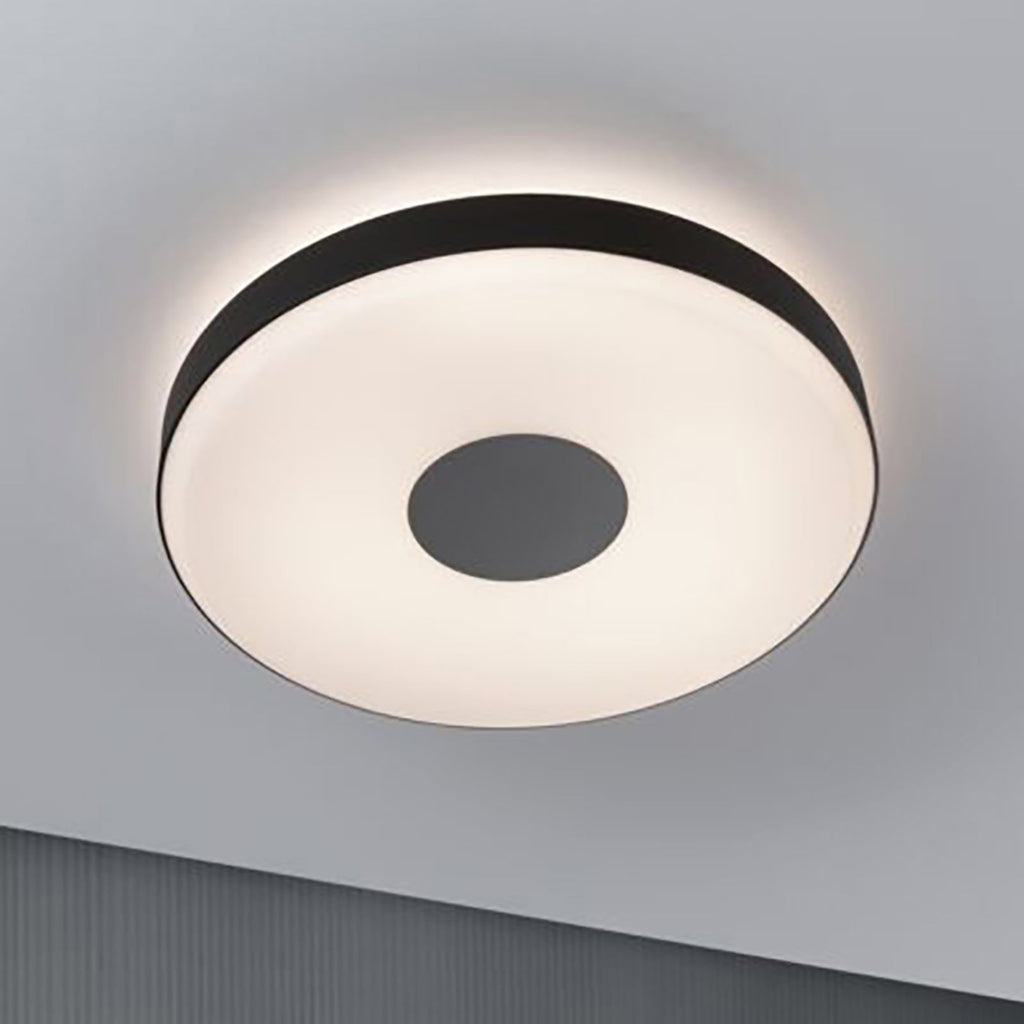 Detalj av metall og plast på LED taklampe Puric Pane II dimbar svart