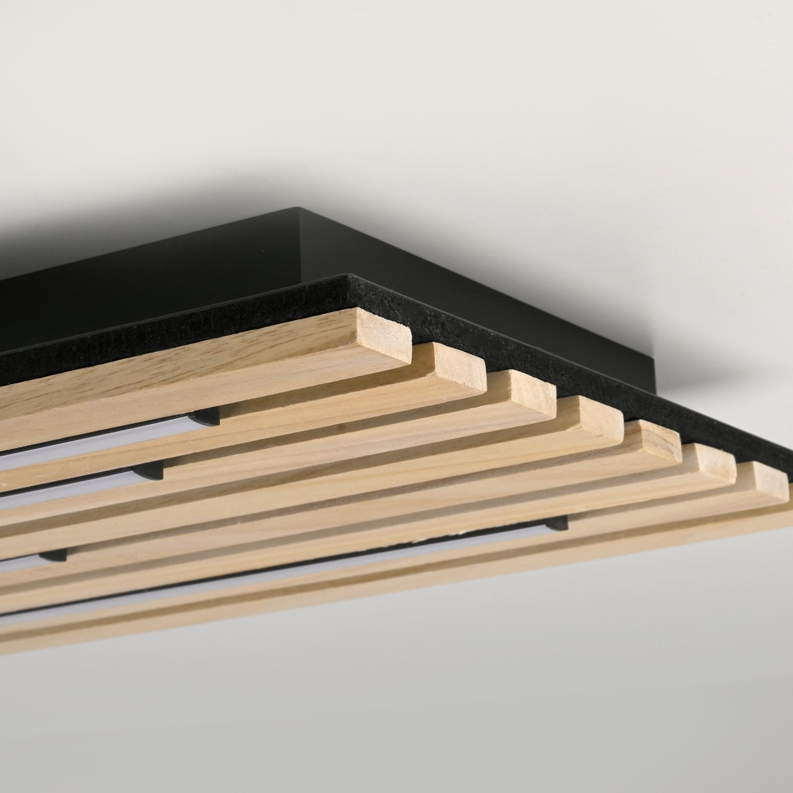 LED taklampe Q-Akustik tre/svart ZigBee smart styring