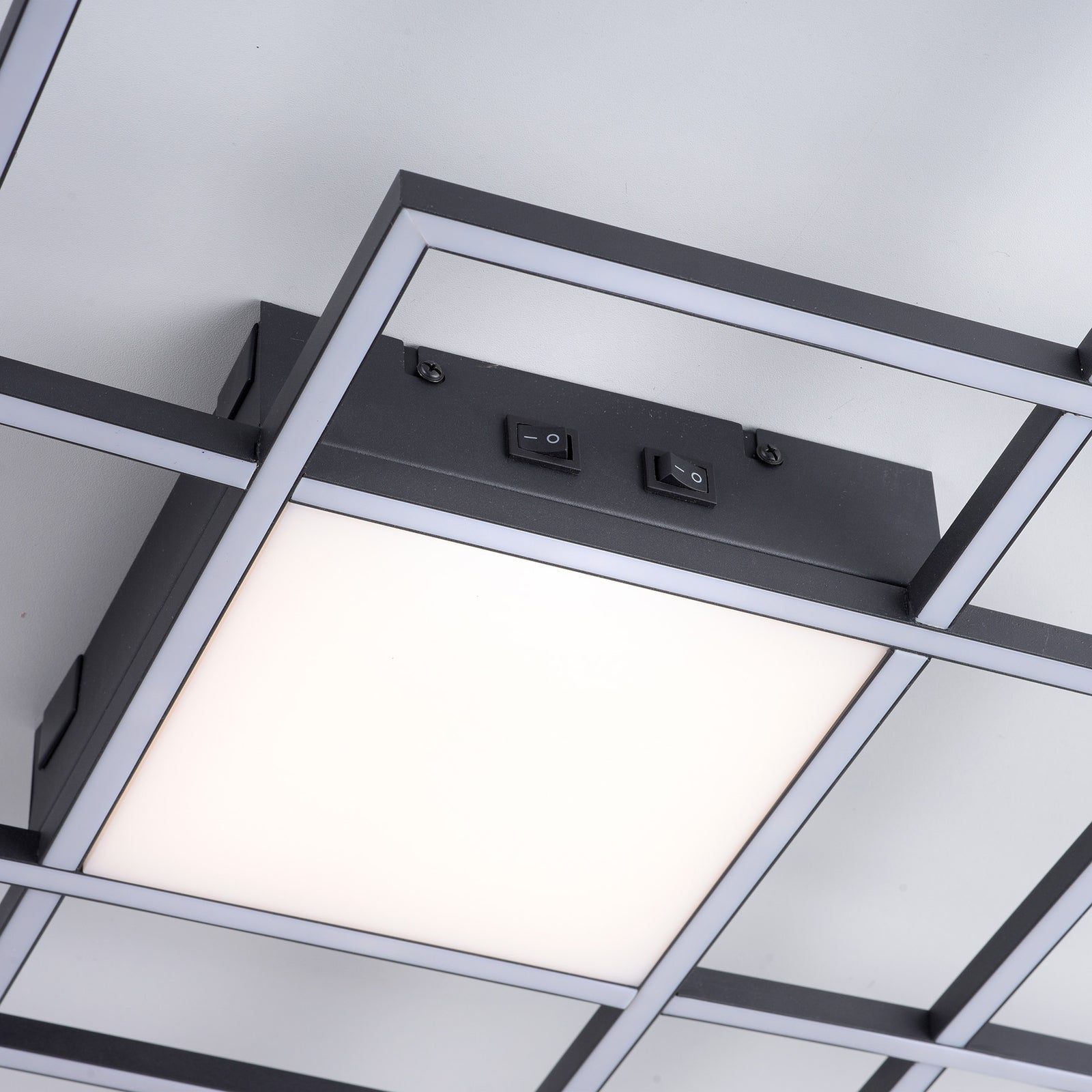 LED taklampe Q-ASMIN smart svart/hvit 80x80 cm sideprofil