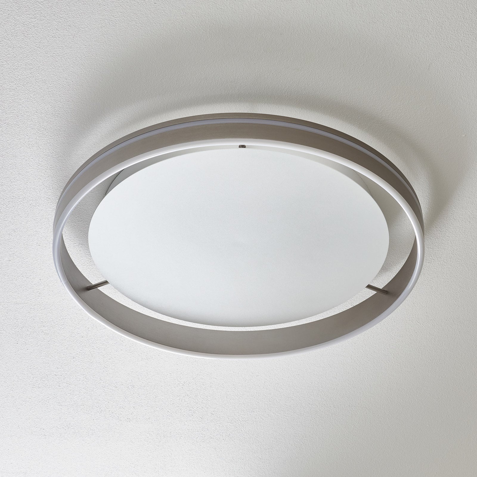Bakside av LED taklampe Q-VITO dimbar Zigbee Ø59 cm stål