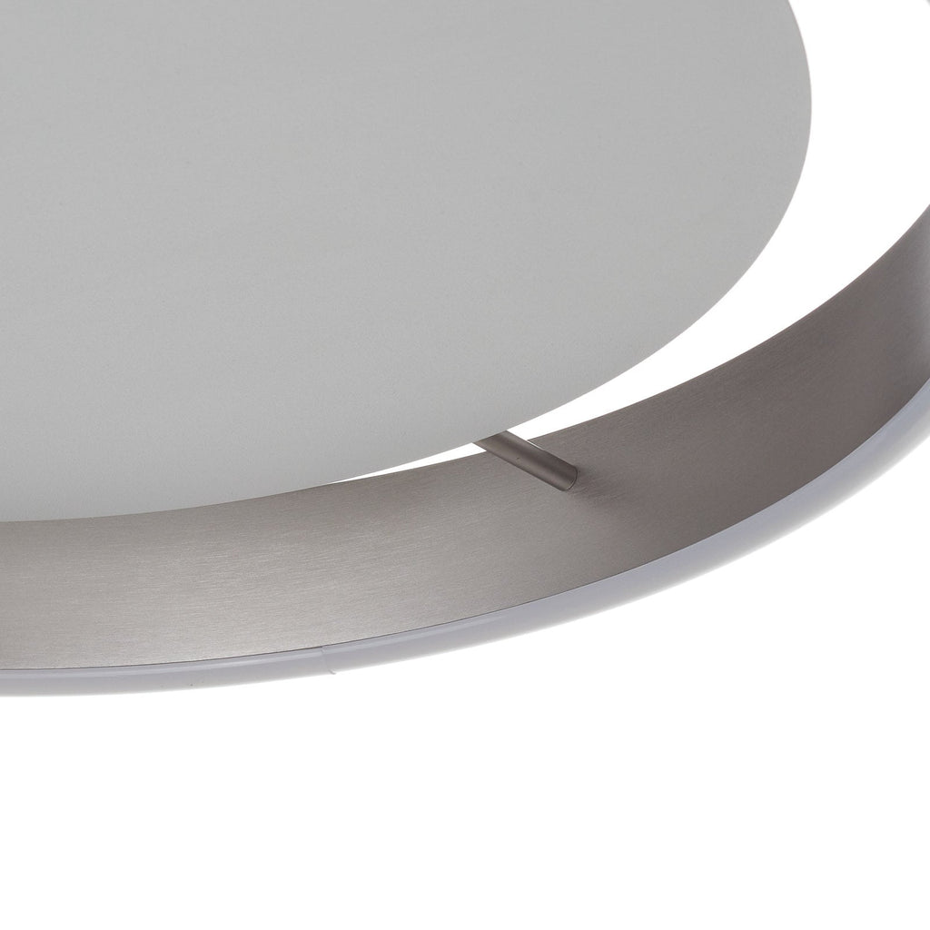Nærbilde av fjernkontroll til LED taklampe Q-VITO