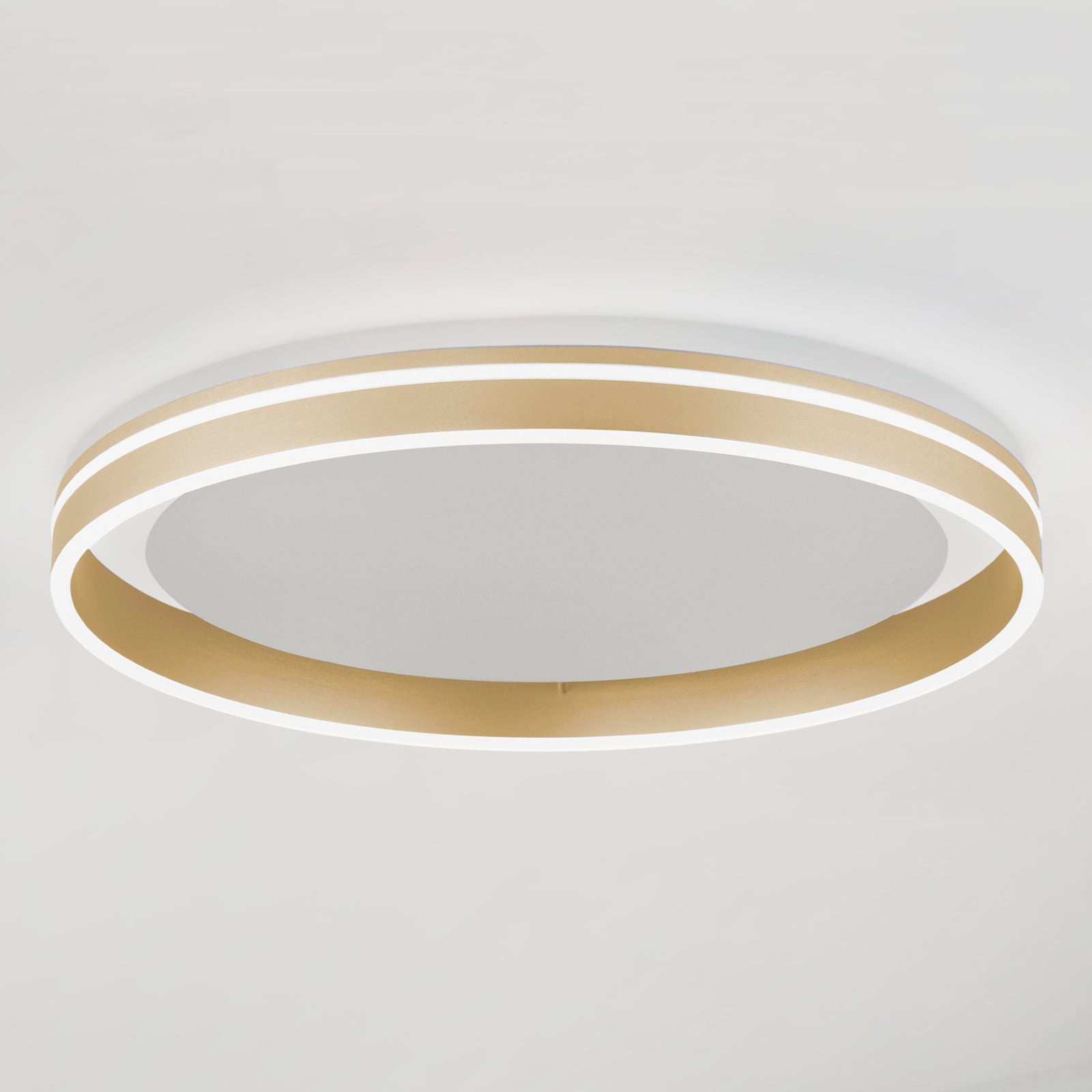 LED taklampe Q-VITO ringformet CCT Ø60 cm messing forfra