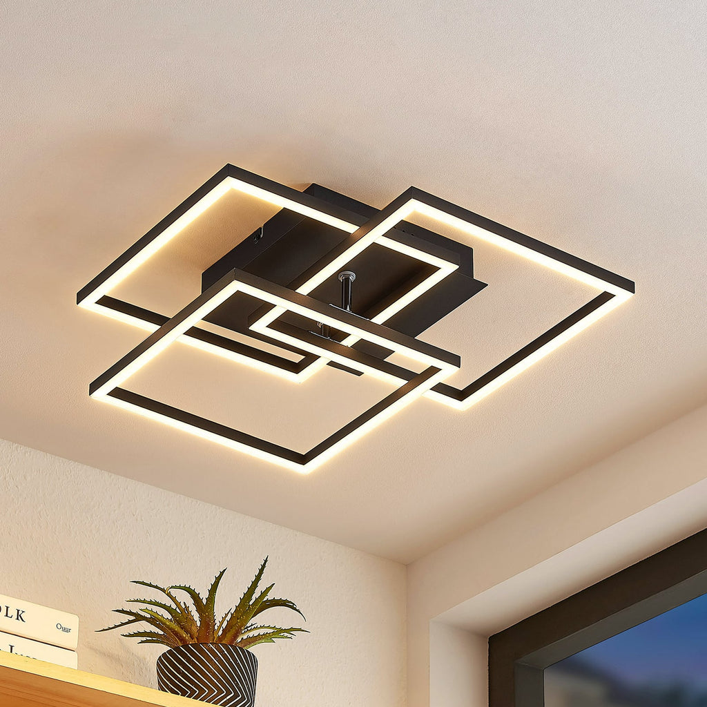 LED taklampe Quiana CCT dimbar svart 42x42 cm forfra