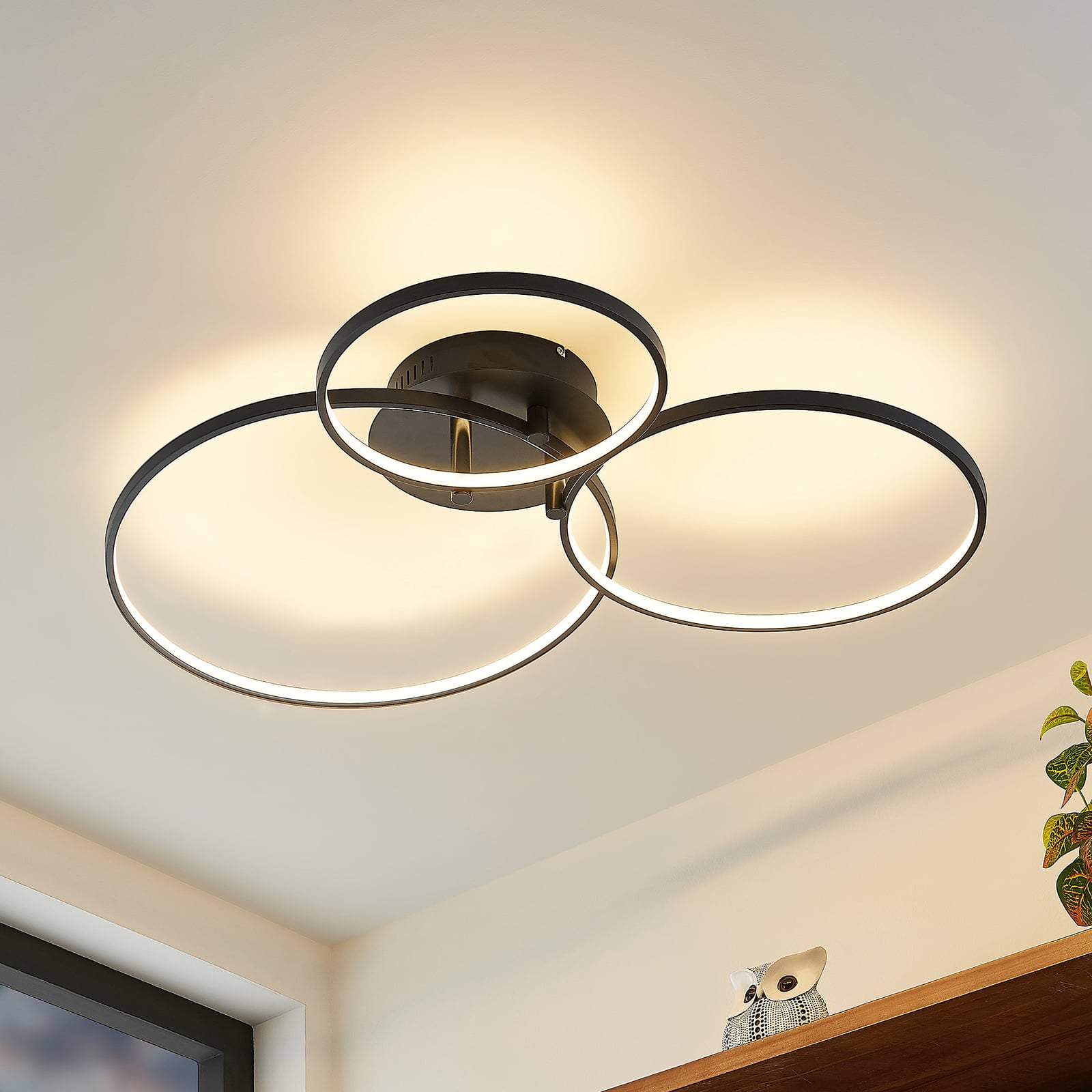 LED taklampe Rayk svart aluminium 77 cm forfra