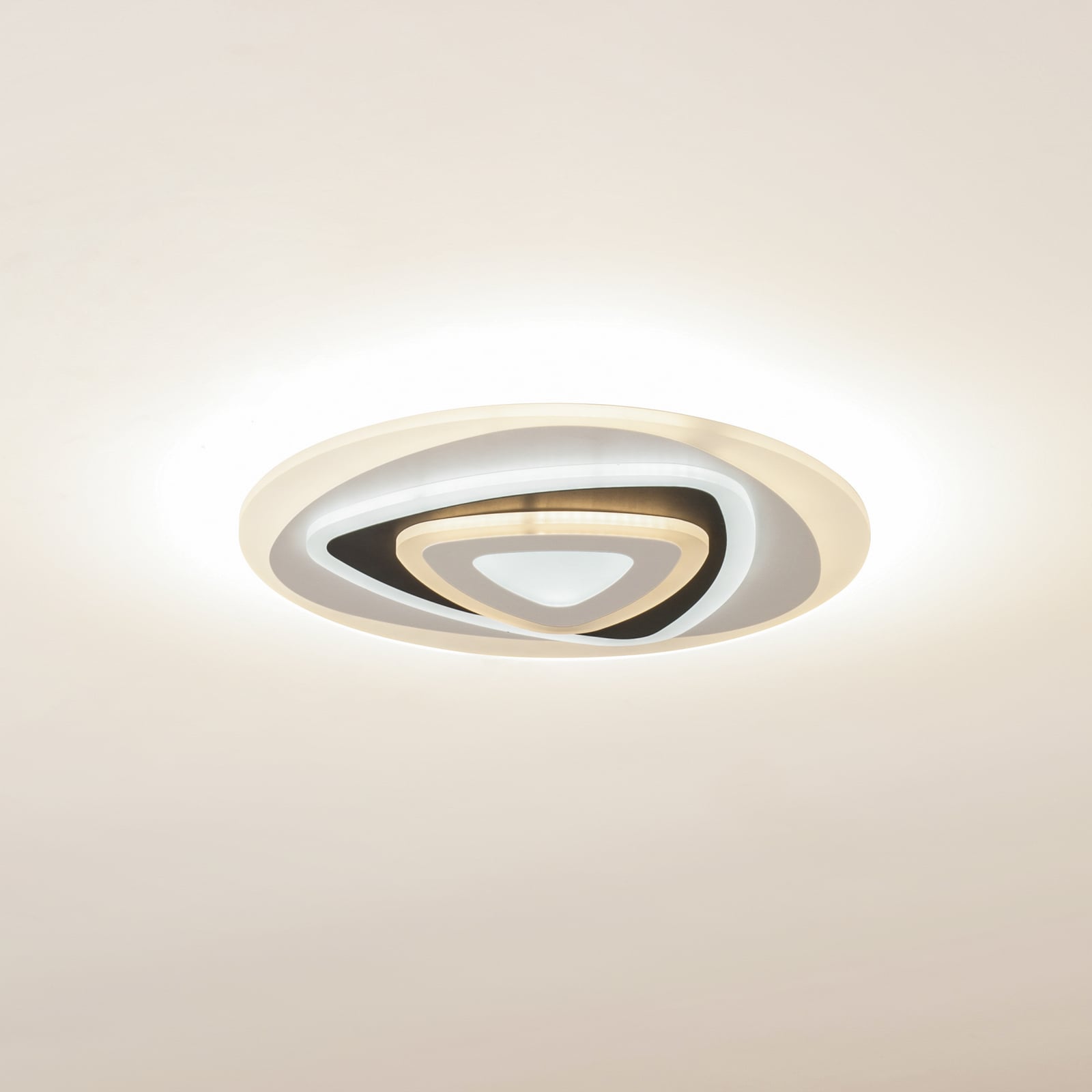 LED taklampe Rebeka CCT dimbar med fjernkontroll materialdetalj