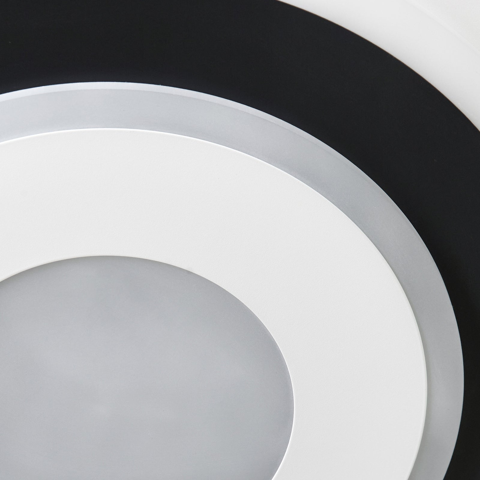 LED taklampe Rebeka dimbar CCT Ø70 cm 48W med fjernkontroll detalj utsnitt