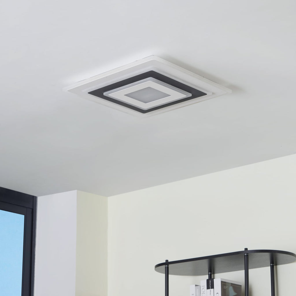 Montert LED taklampe Rebeka dimbar CCT 50x50 cm hvit/svart i rom
