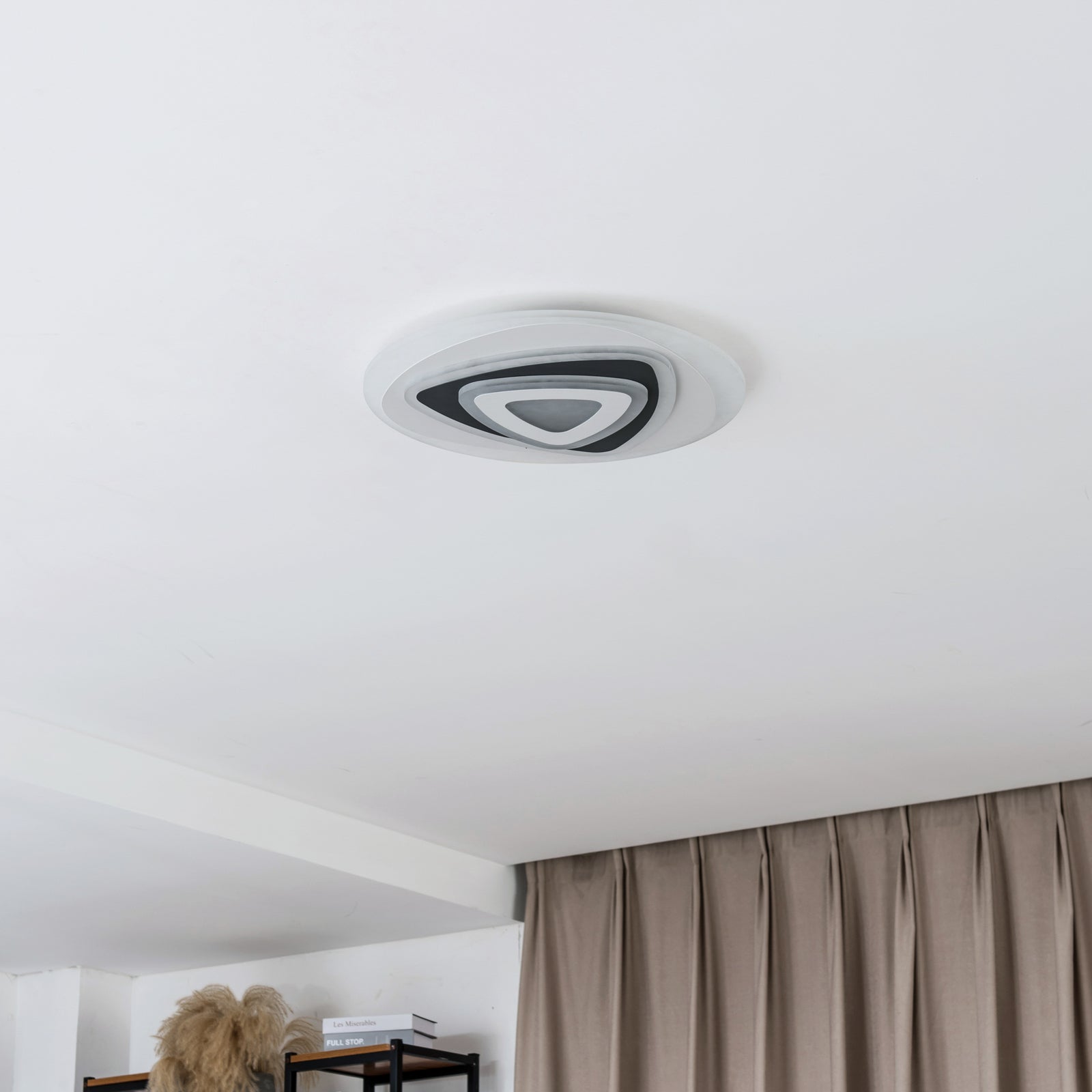 LED taklampe Rebeka dimbar CCT fjernkontroll Ø70 cm montert i rom