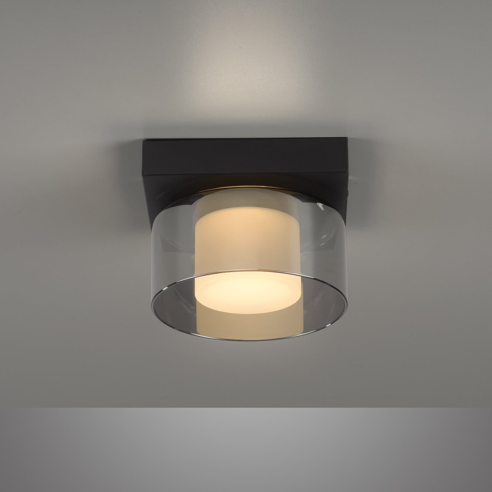 LED taklampe Rika røykglass dimbar svart 15x15 cm montert i tak