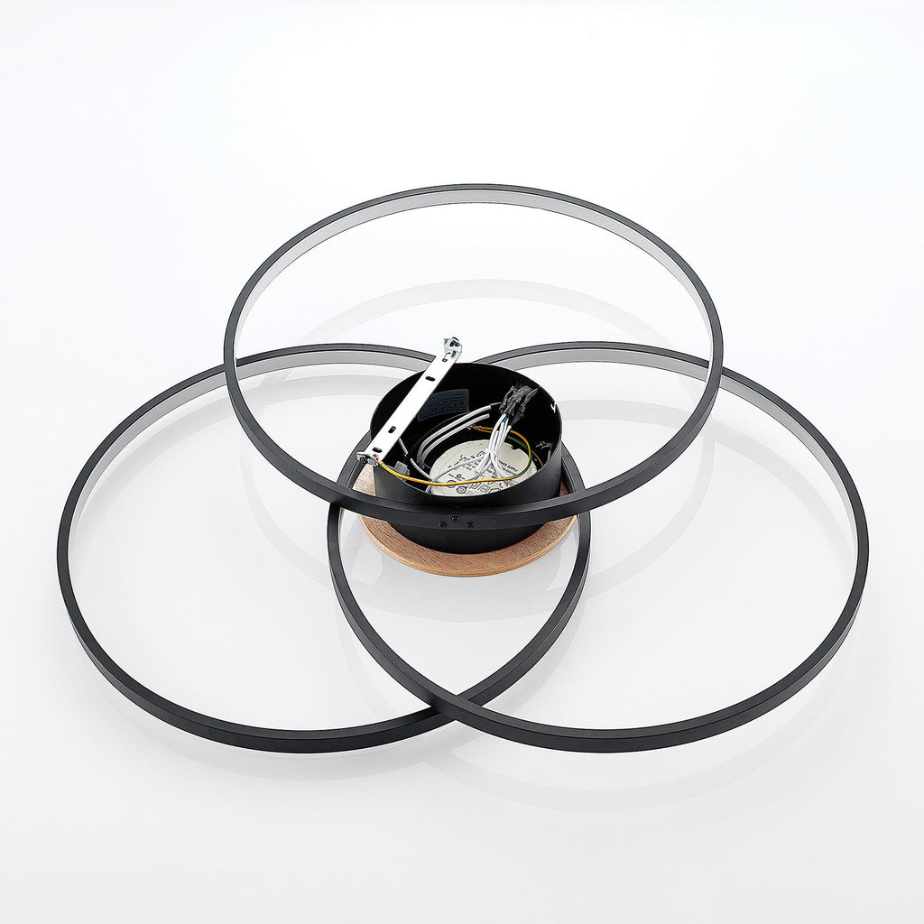 LED taklampe Riley 3-rings dimbar svart/tredekor 76 cm - Lindby