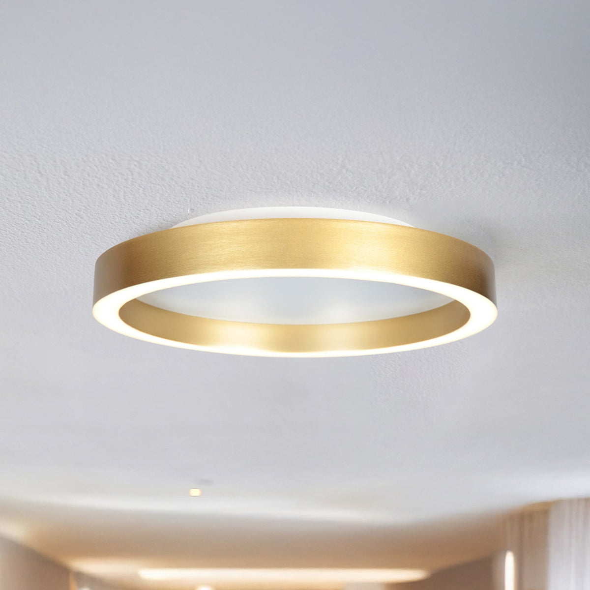 LED taklampe Ringlux dimbar gull Ø30 cm 25W varmhvit forfra