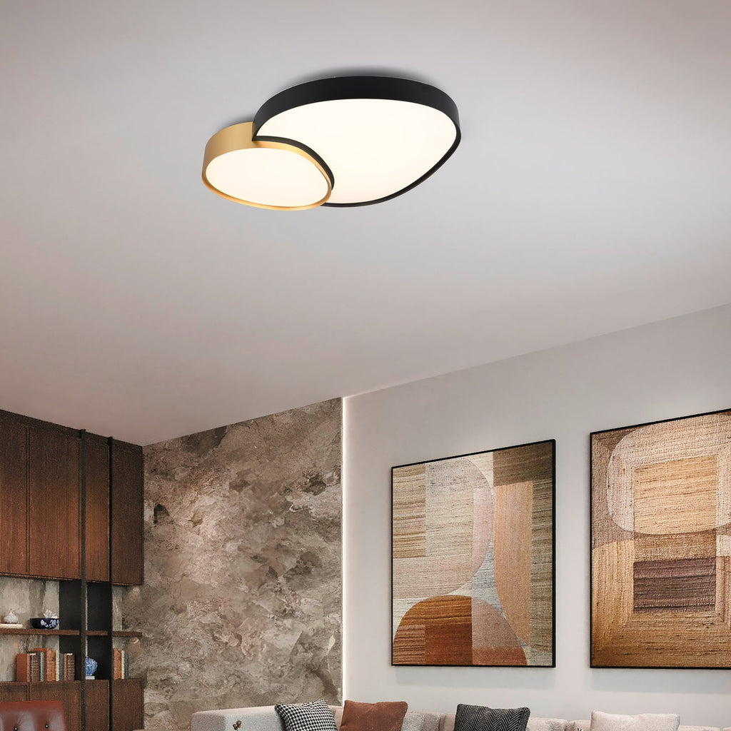 LED taklampe Rise svart-gull detalj av design