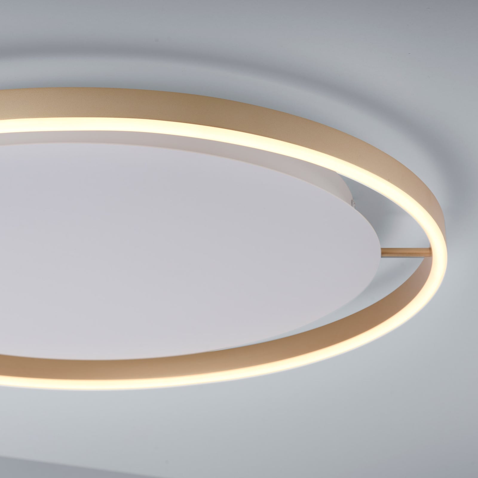 Detalj av LED taklampe Ritus dimbar matt messing Ø58,5 cm