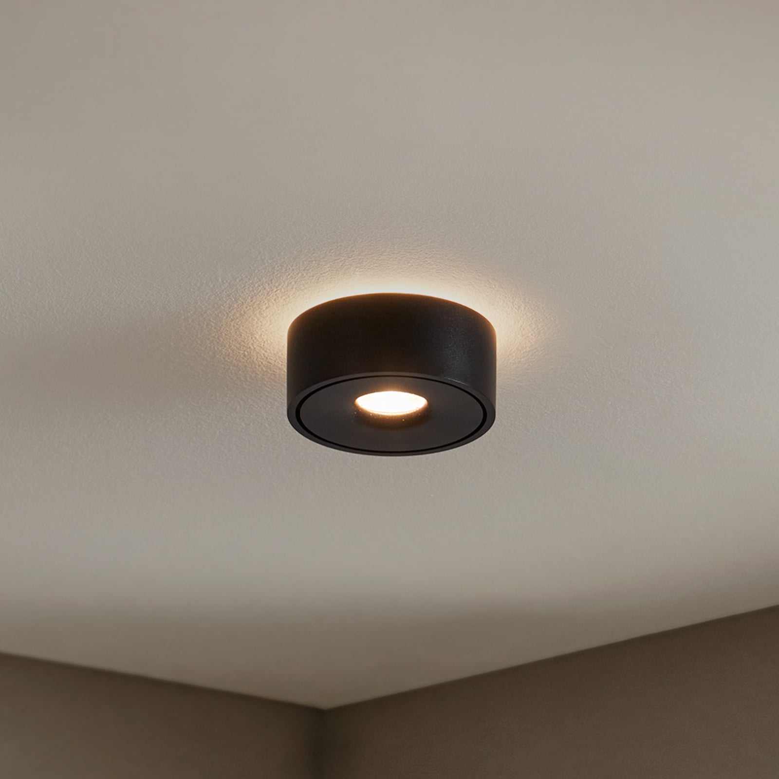 LED taklampe Rotari opp og ned svart Ø12 cm forfra