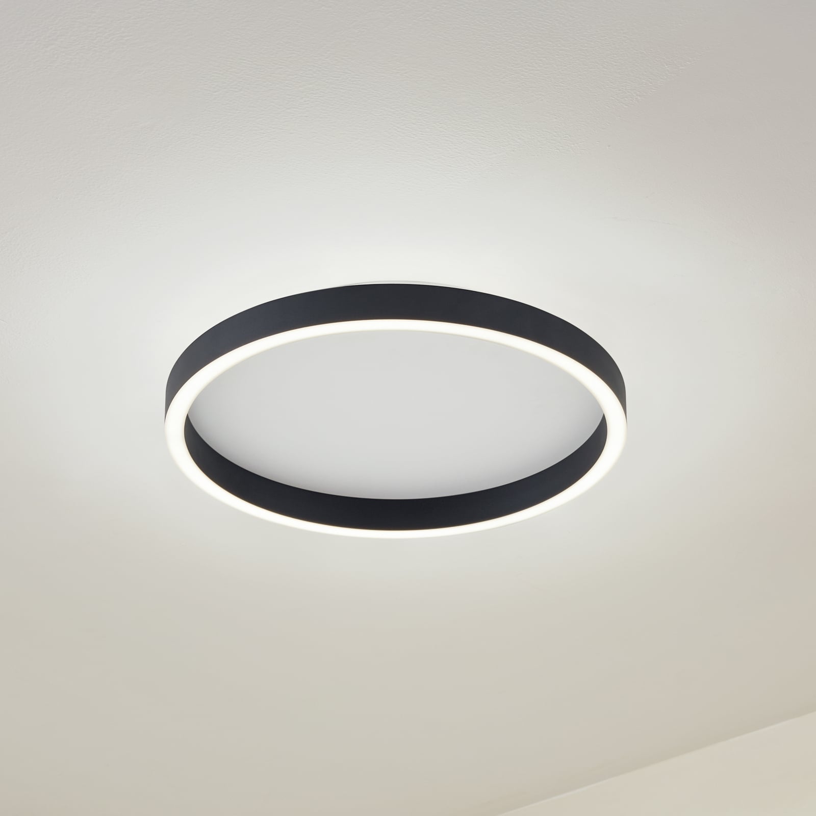 LED-taklampe Rotundo dimbar svart forfra