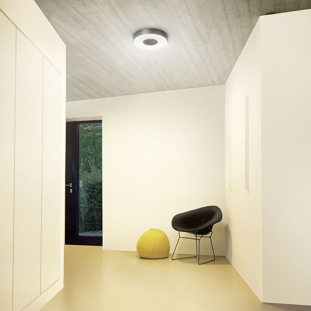 LED taklampe RS 200 SC dimbar antrasitt IP54 Ø26 cm nærbilde av bevegelsessensor