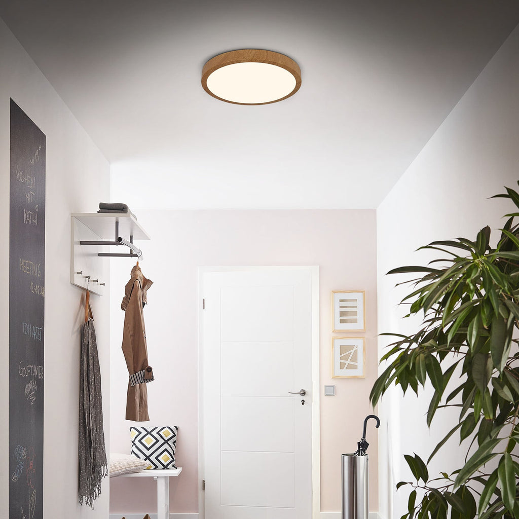 Detalj av LED taklampe Runa Wood trefarget metall Ø38 cm