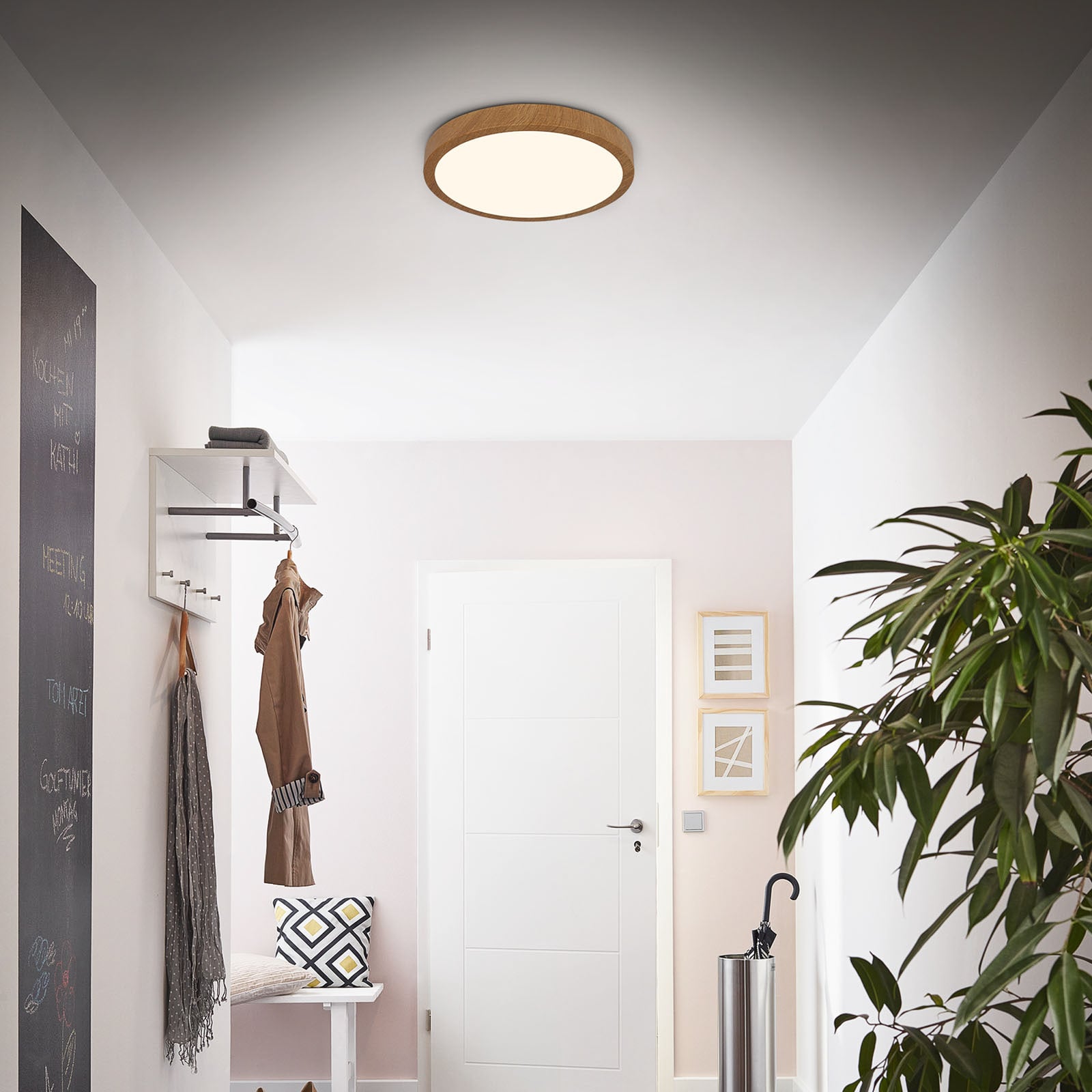 Detalj av LED taklampe Runa Wood trefarget metall Ø38 cm