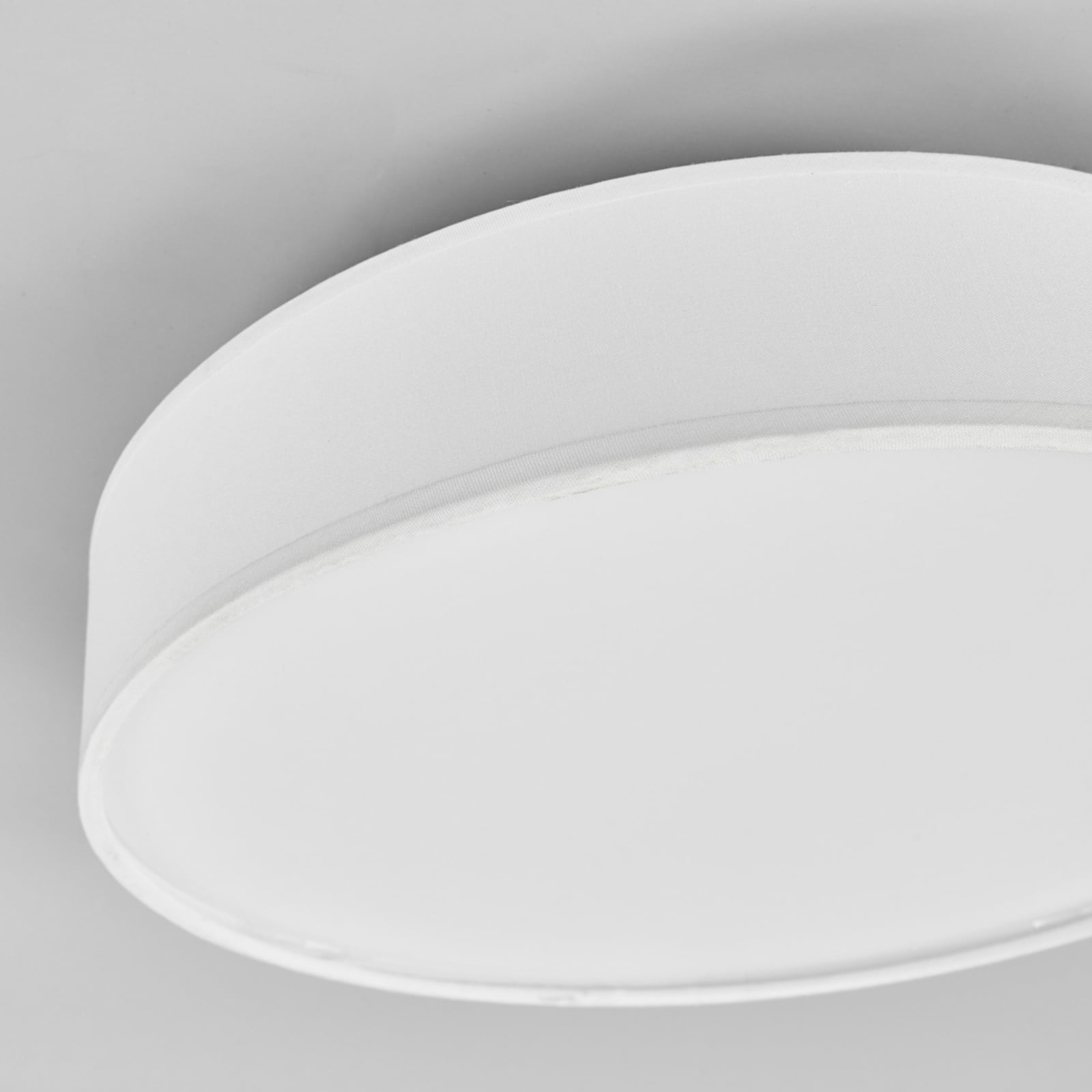 LED taklampe Saira tekstil hvit Ø30 cm 12W nærbilde av LED-lyskilde