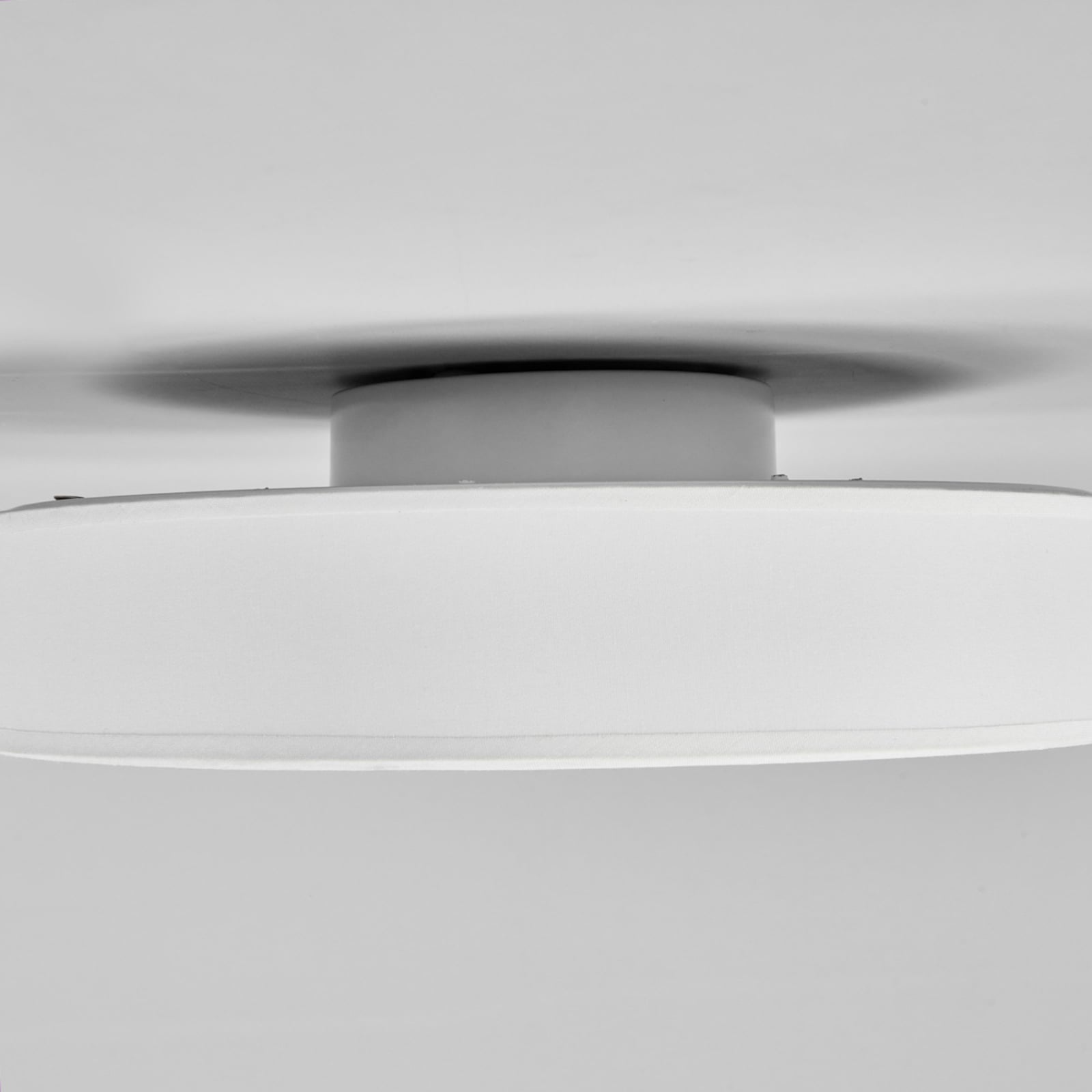 LED taklampe Saira tekstil hvit Ø30 cm 12W sett fra siden