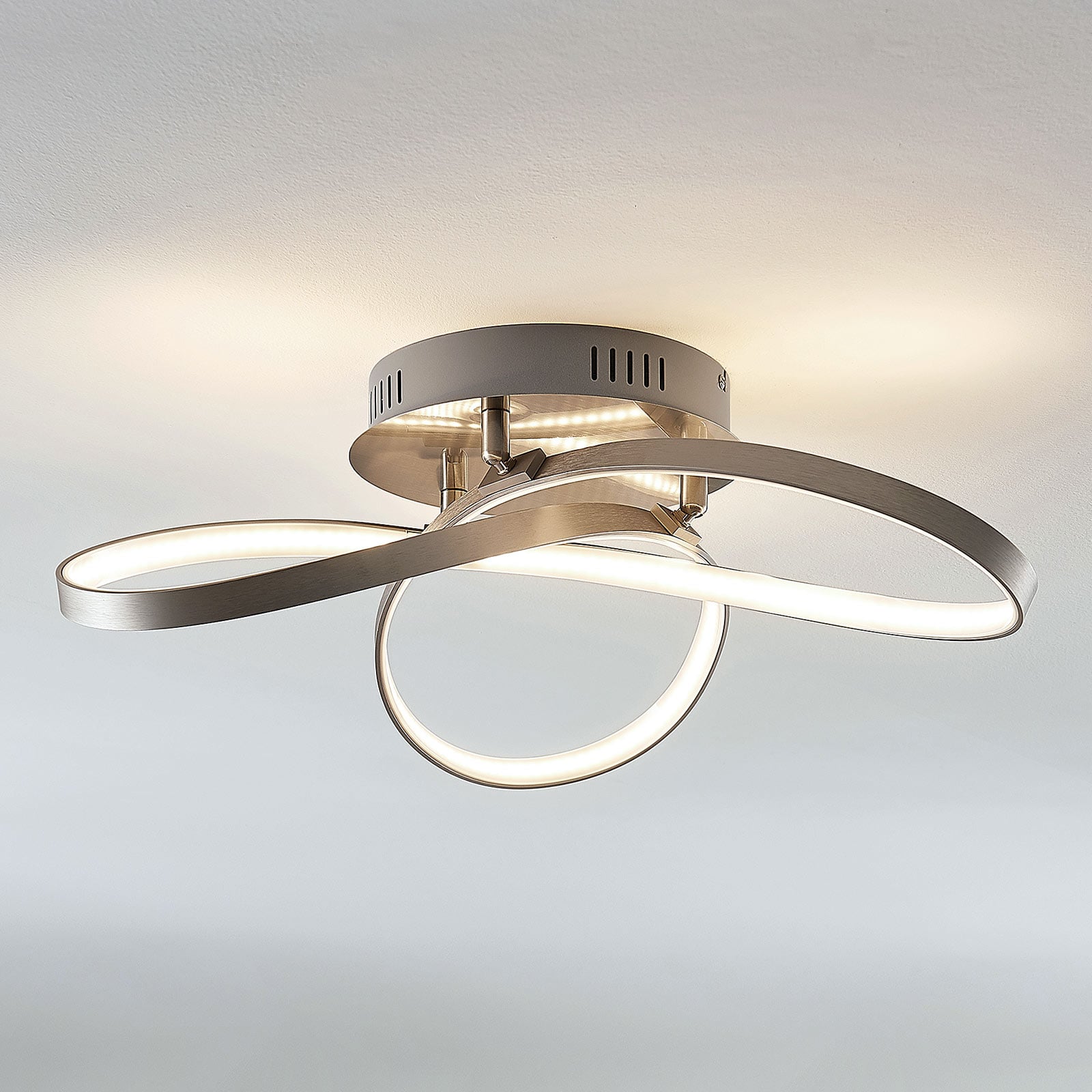 LED taklampe Saliha dimbar matt nikkel Ø52,5 cm forfra