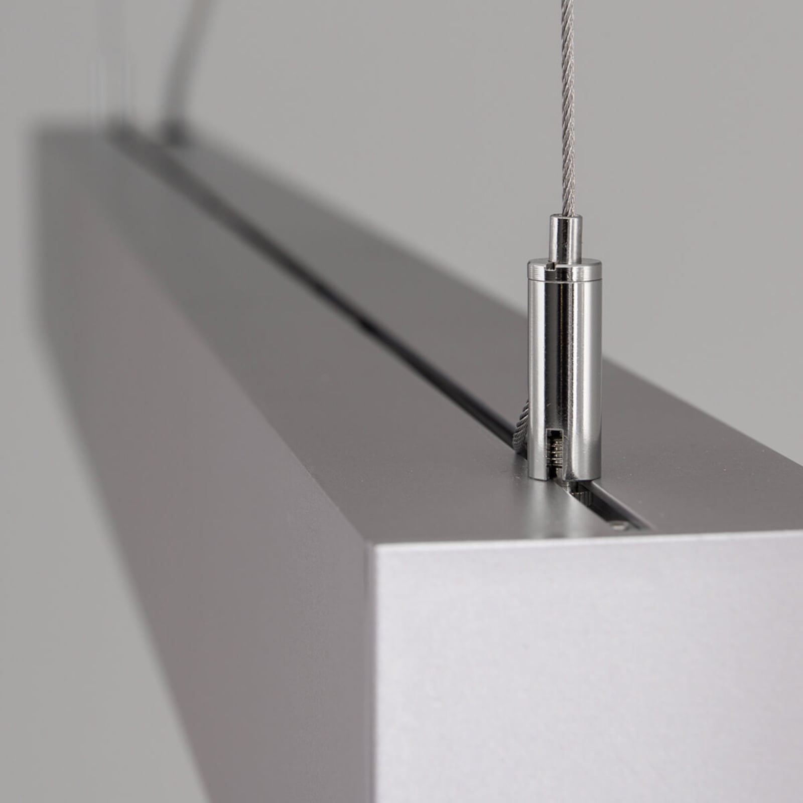 Montert LED taklampe Sando med opphengssett 114 cm 30W i rom