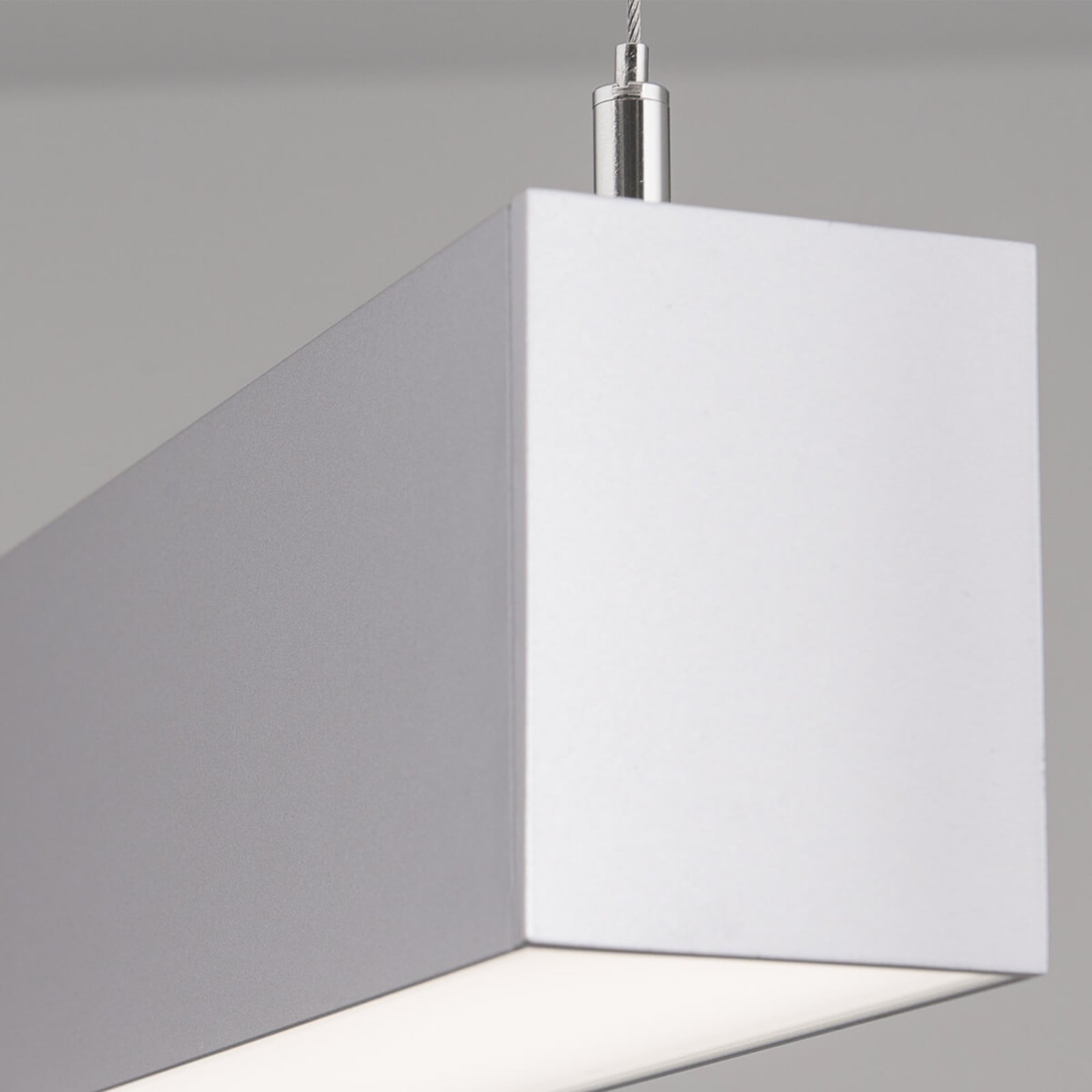 Nærbilde av opphengssett til LED taklampe Sando
