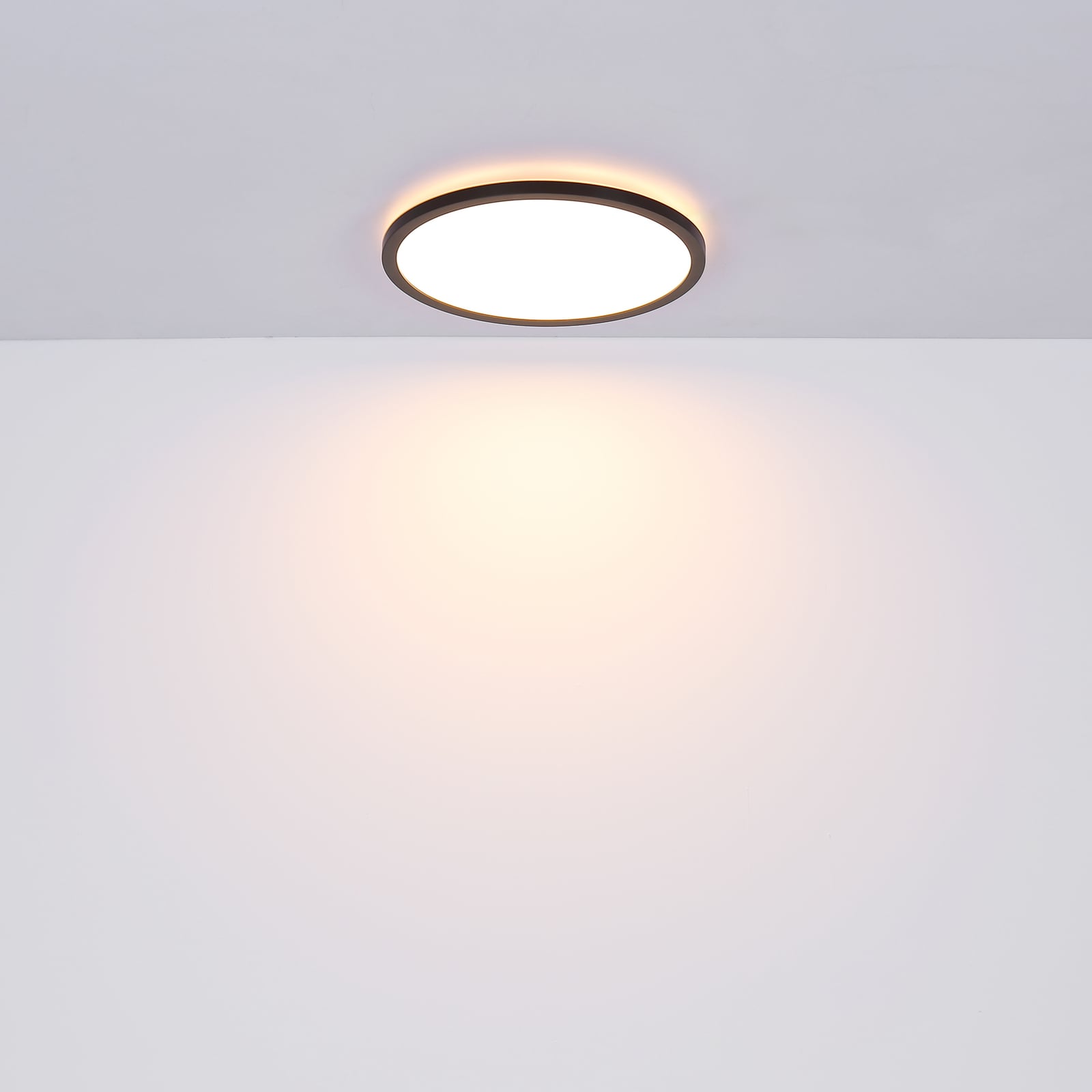 LED taklampe Sapana rund dimbar svart med lys