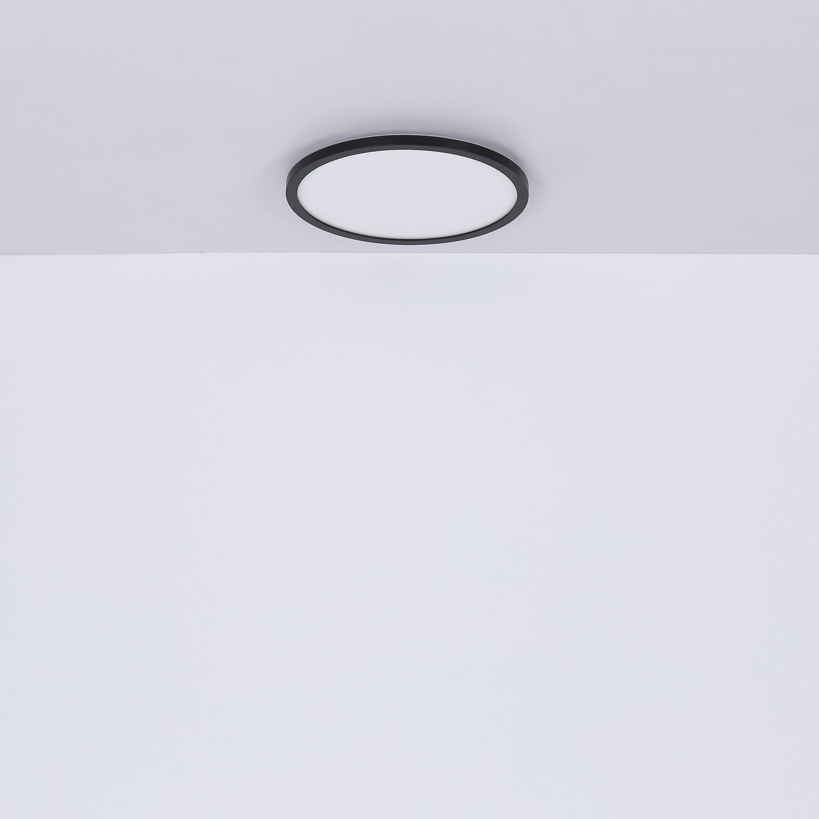 LED taklampe Sapana rund dimbar svart sideprofil