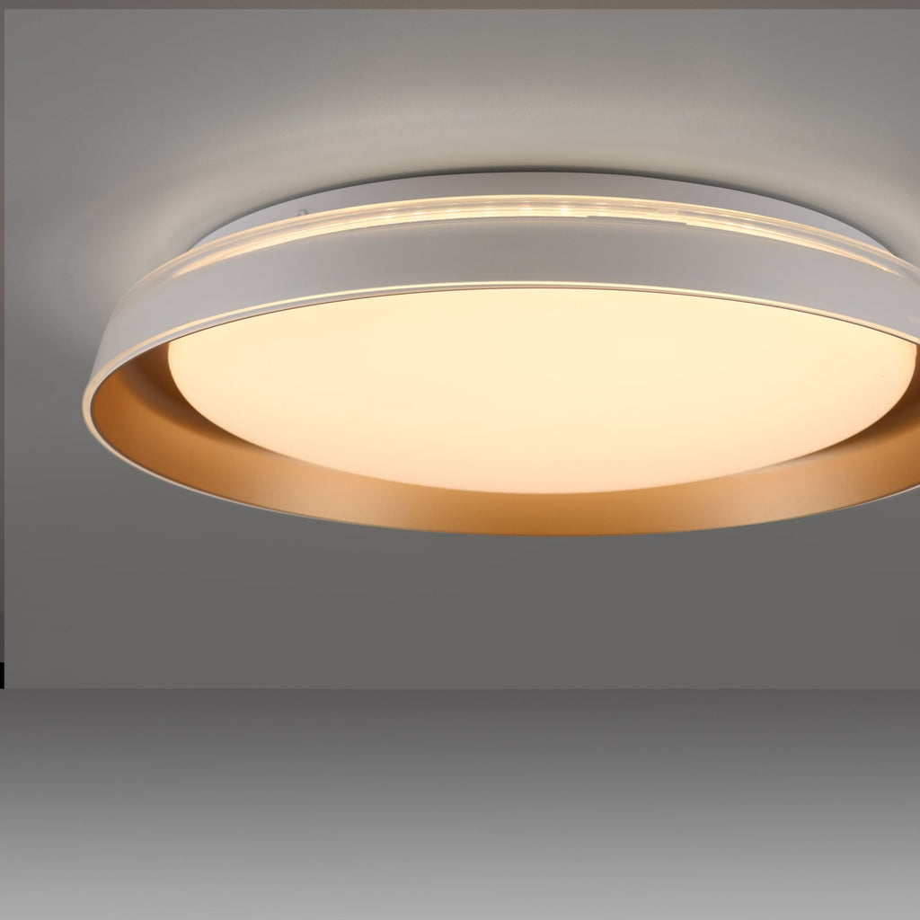 LED-taklampe Sati dimbar hvit/messing nærbilde av lys
