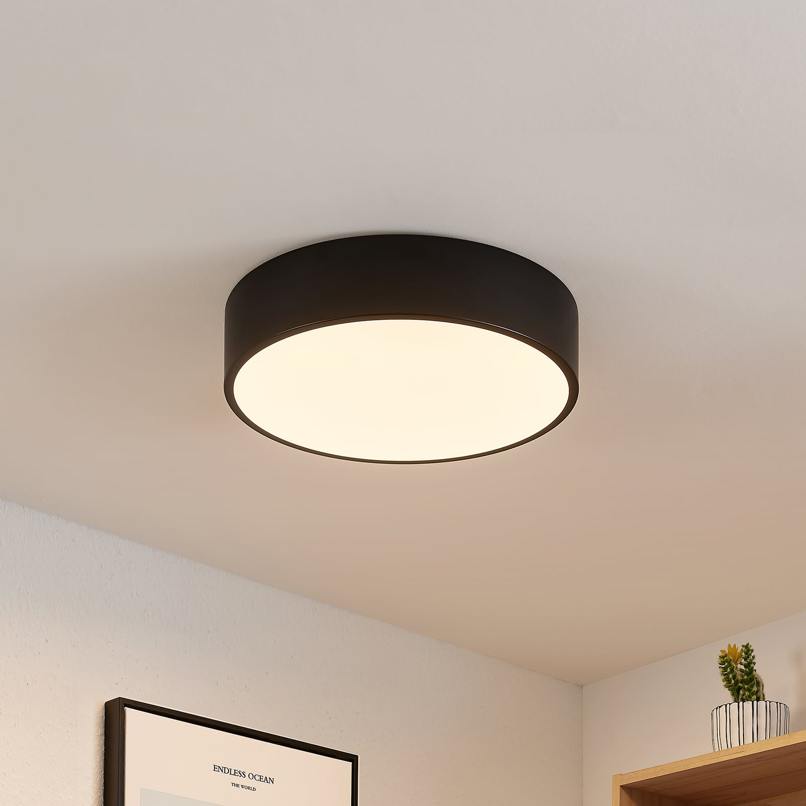 LED taklampe Simera dimbar svart Ø30 cm forfra