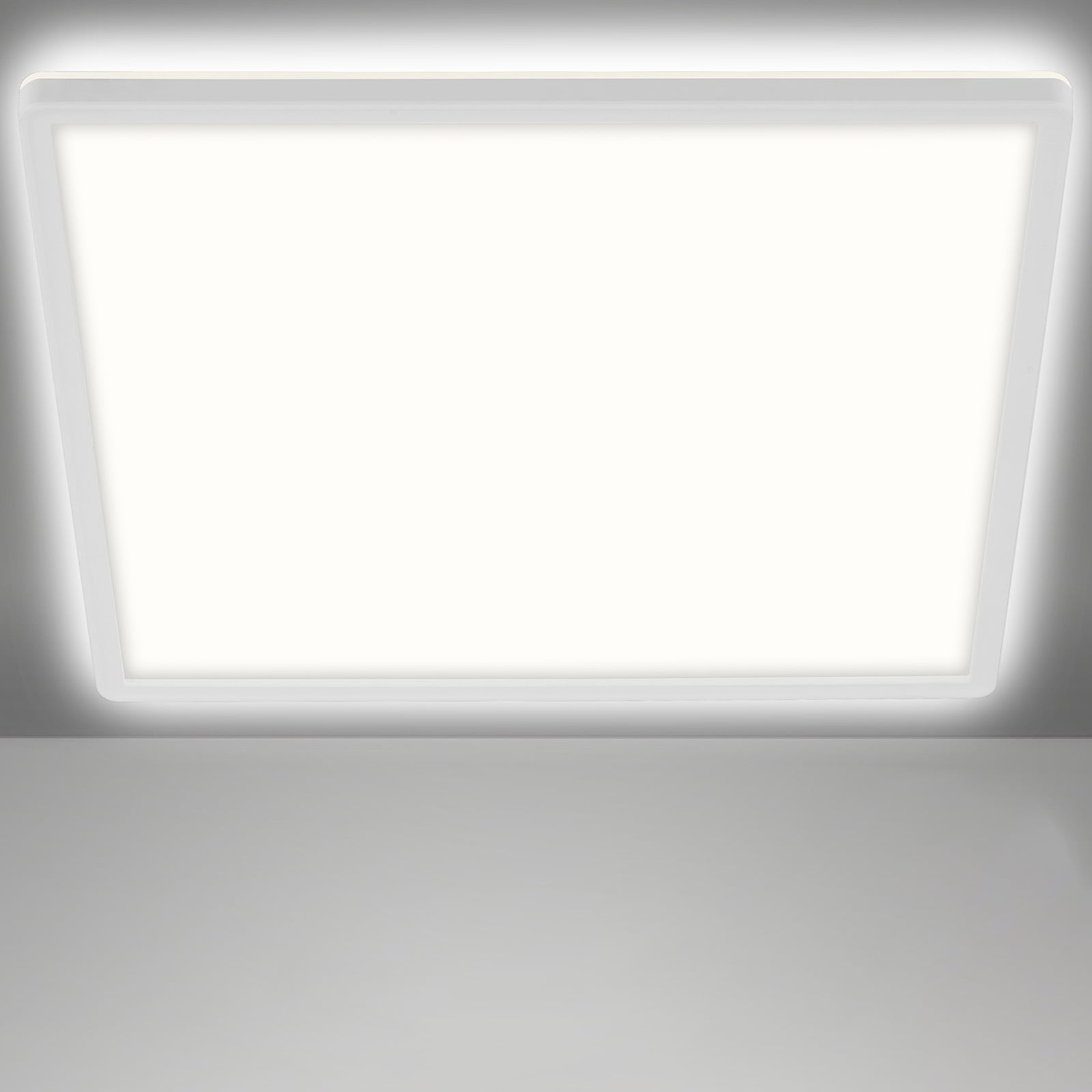 Nærbilde av LED taklampe Slim kvadratisk 29,3x29,3 cm 18W nøytralhvit lysdiffusor