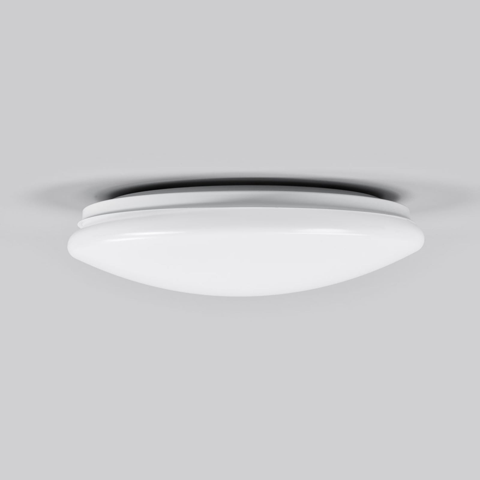 LED taklampe Suede rund Ø38 cm hvit 4000K Philips montert i rom