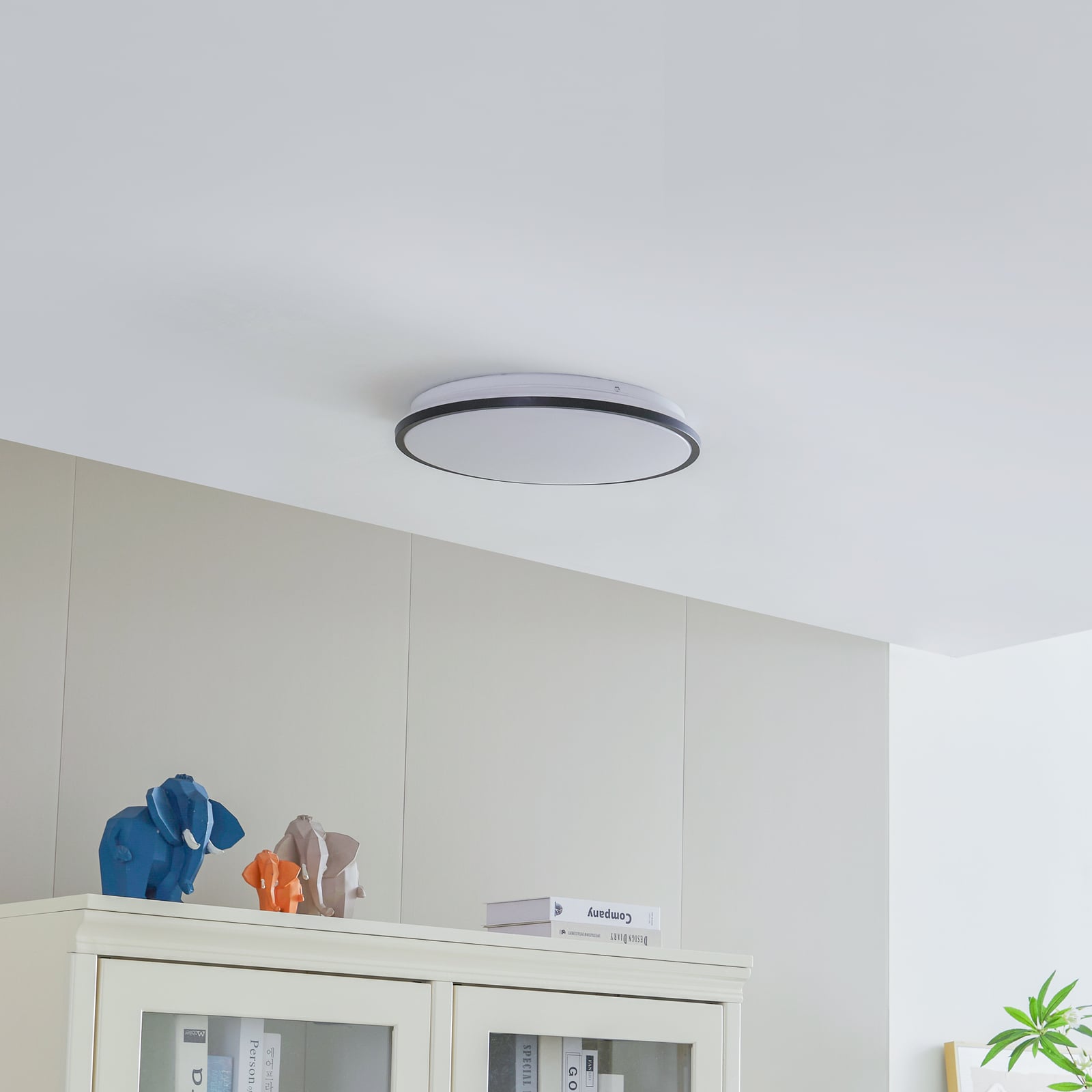 LED taklampe Swaran bakside i svart og hvitt
