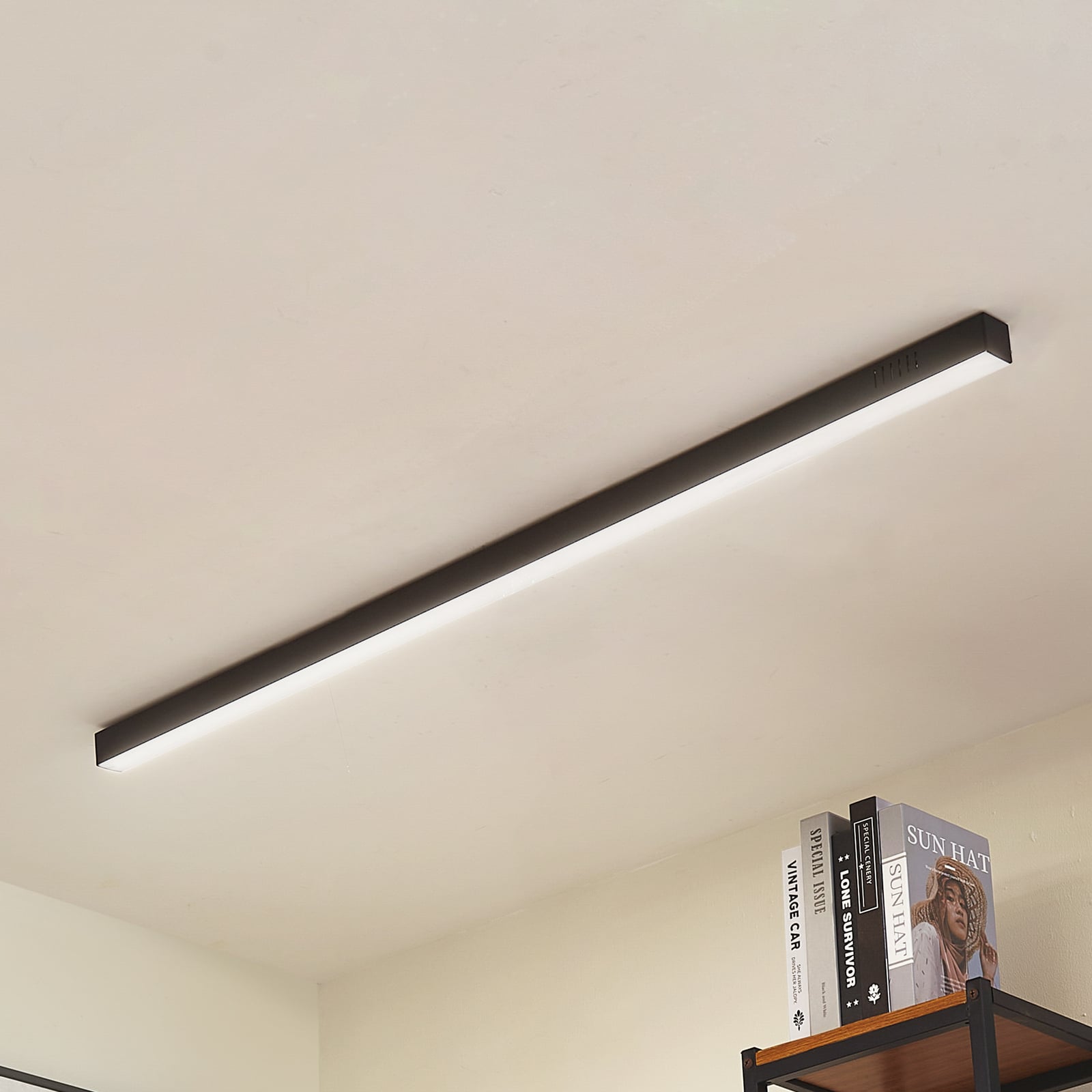 LED taklampe Teniona dimbar CCT fjernkontroll 132 cm svart forfra