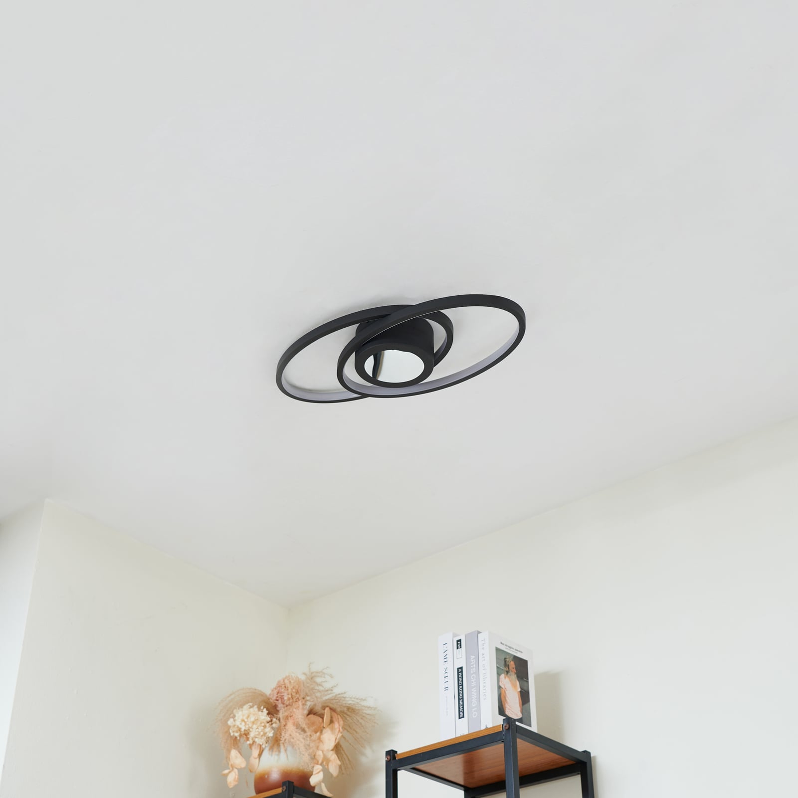 Detalj av LED taklampe Thalina svart dimmerfunksjon