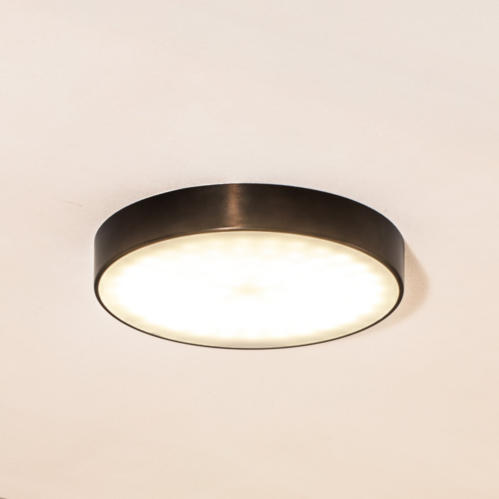 LED taklampe Timur antrasitt stål Ø34 cm forfra