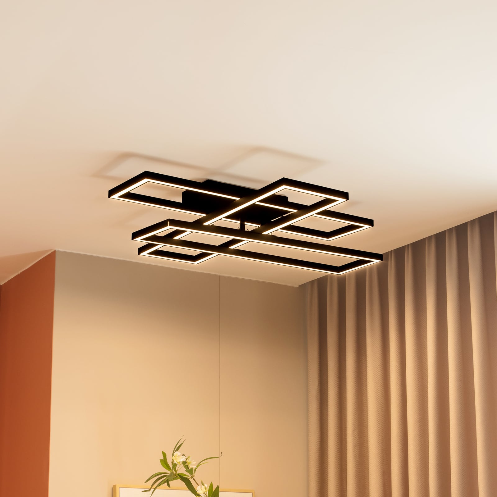 LED taklampe Tjado dimbar svart forfra