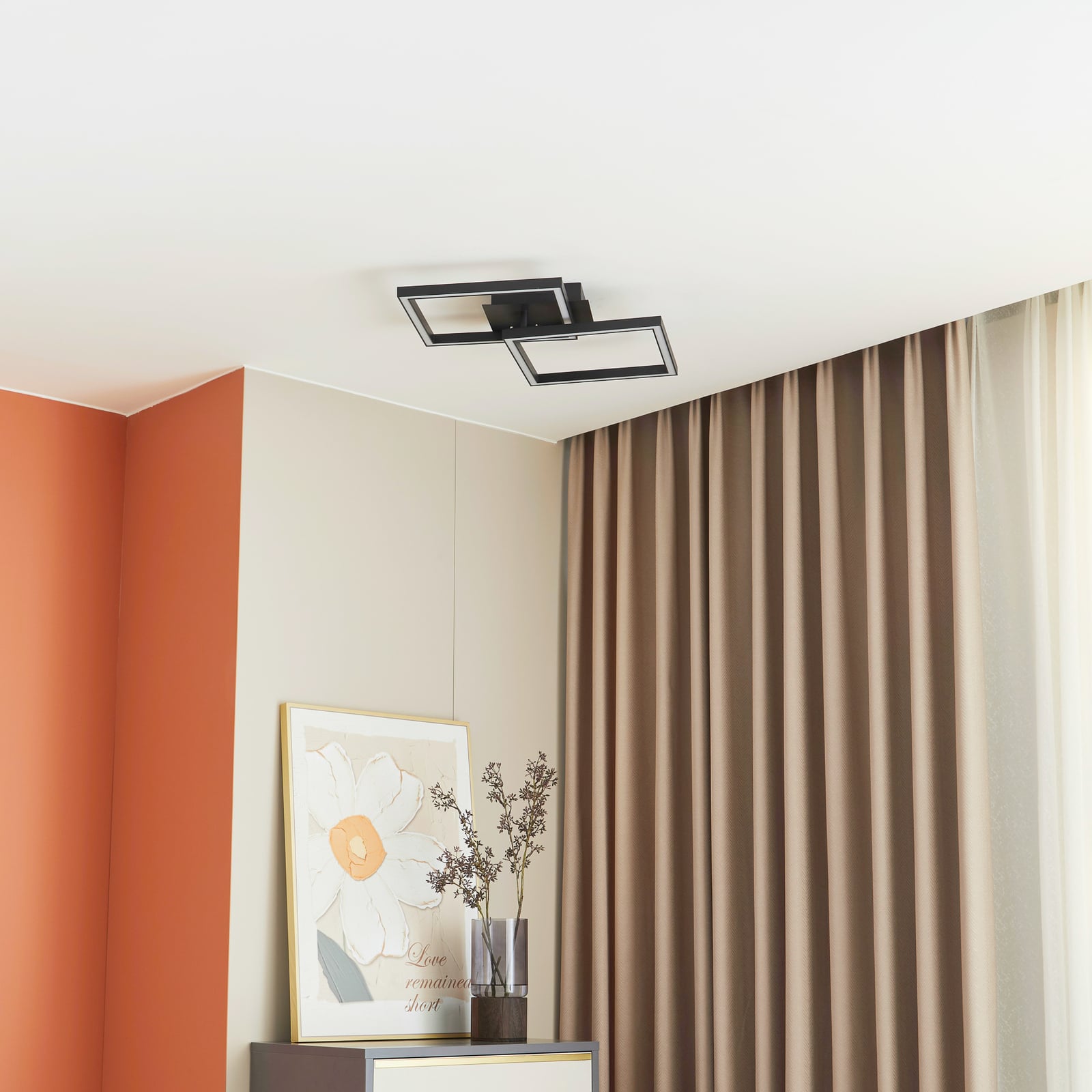 LED taklampe Tjado dimbar svart metall 67 cm detalj