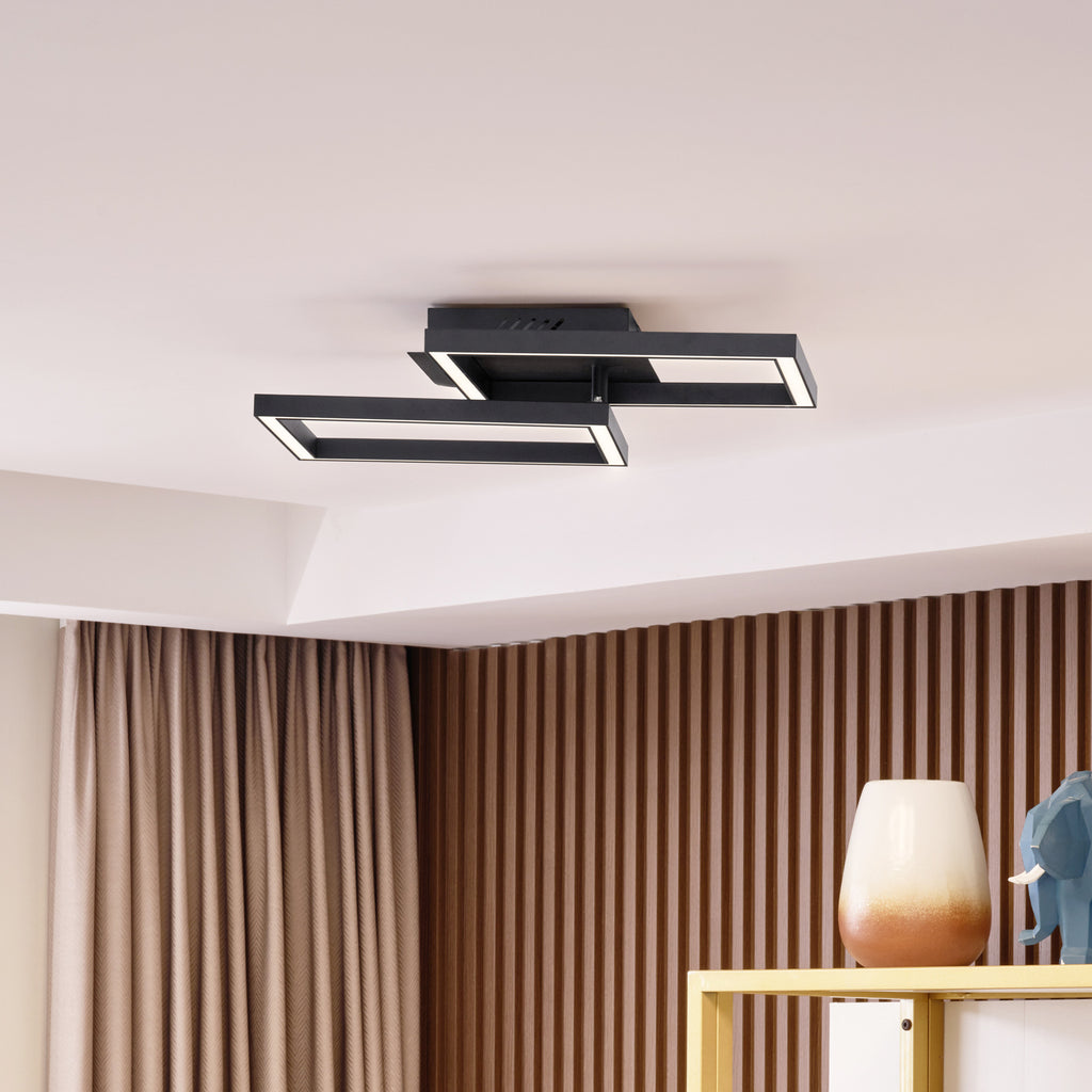 LED taklampe Tjado dimbar svart metall 67 cm montert i rom