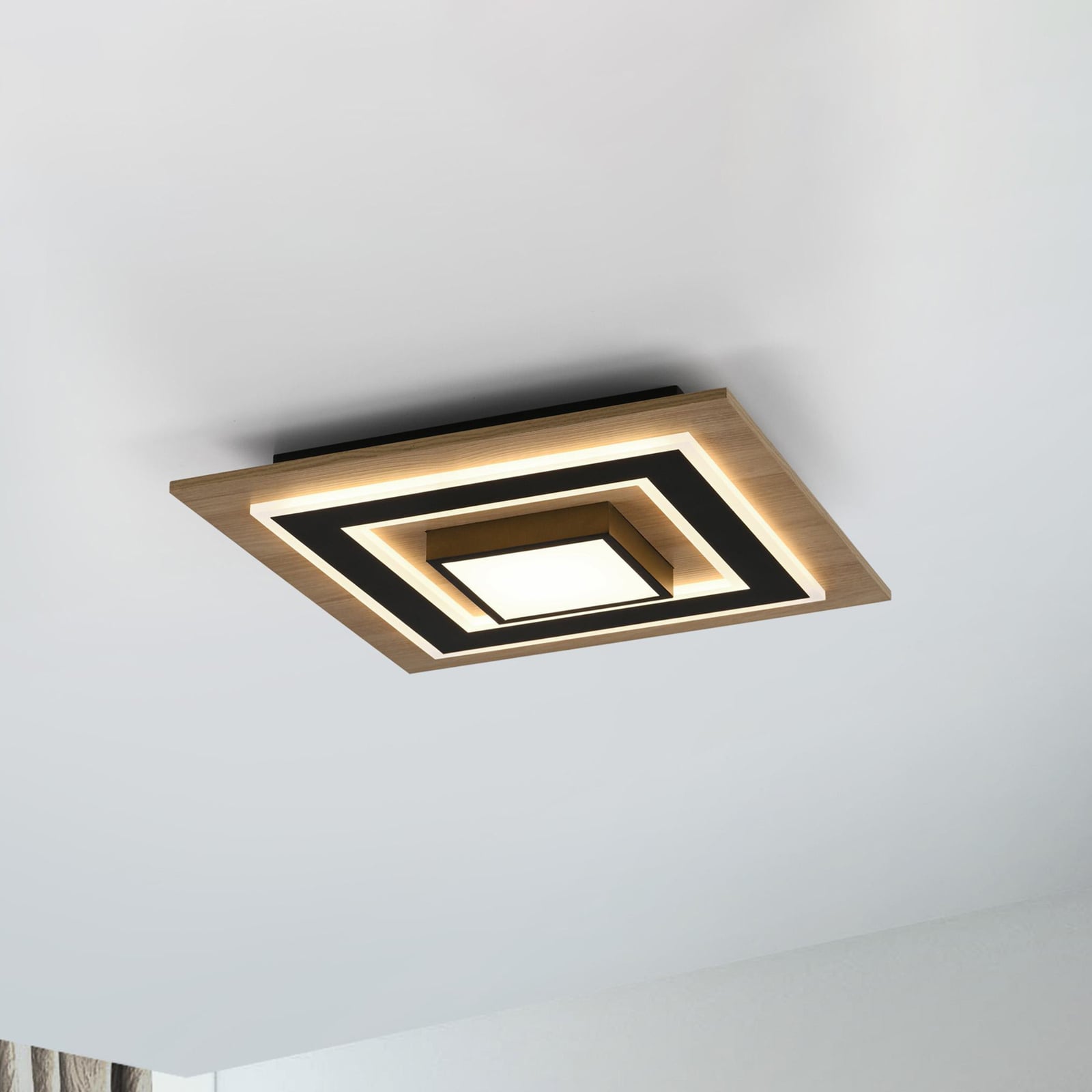 LED taklampe Tola kvadratisk tre og svart metall forfra